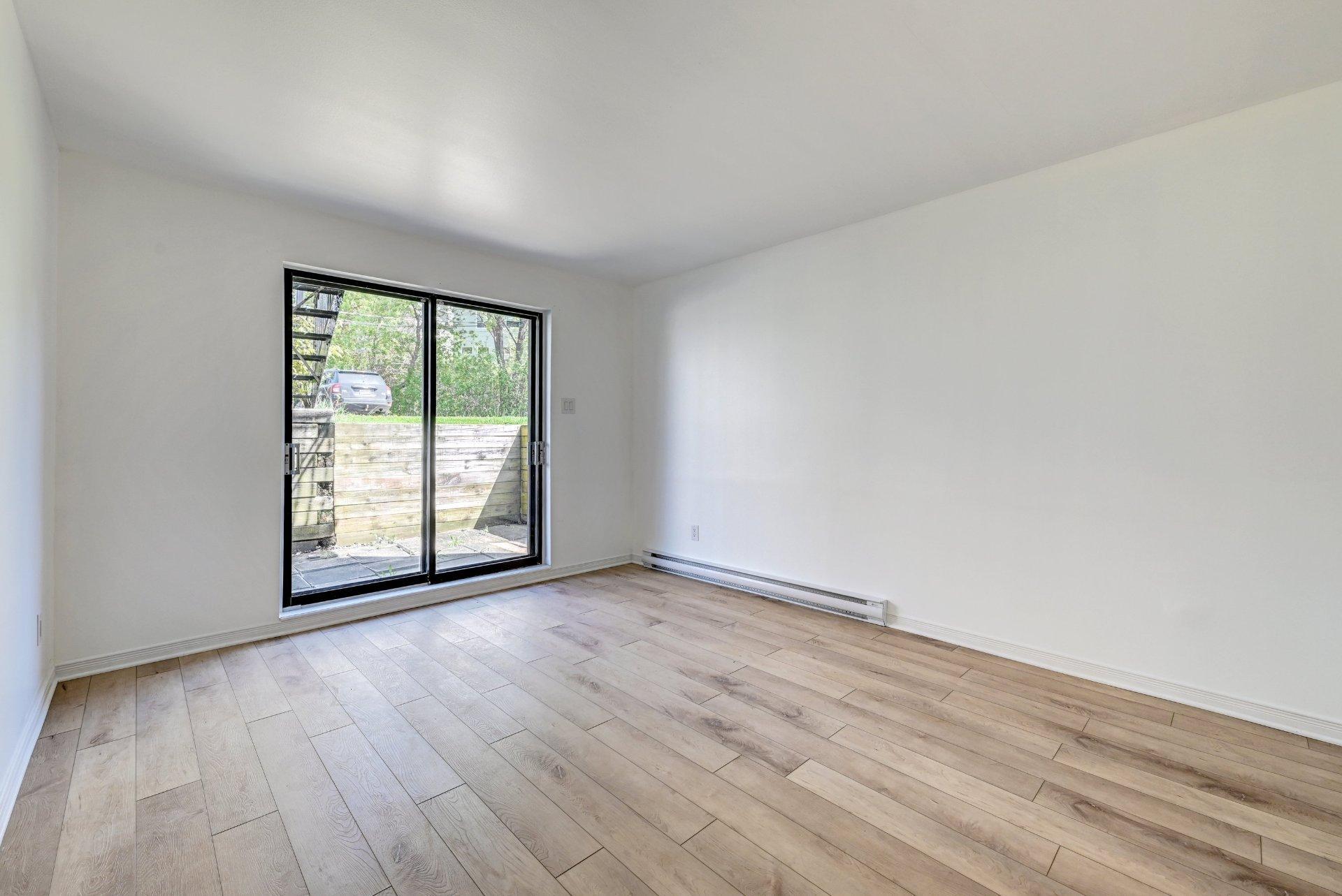 









1009


Ch. du Bord-de-l'Eau

,
Laval (Sainte-Dorothée),




QC
H7Y1A5

