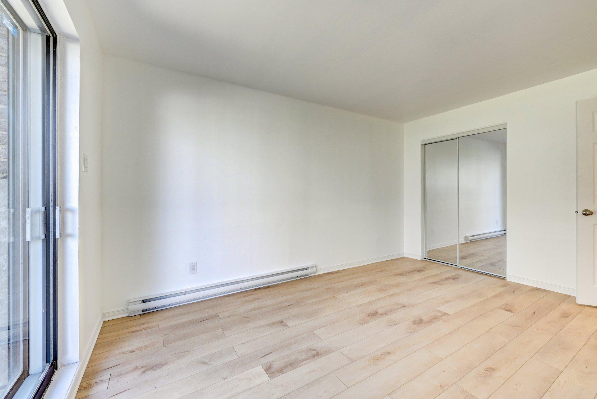 









1009


Ch. du Bord-de-l'Eau

,
Laval (Sainte-Dorothée),




QC
H7Y1A5

