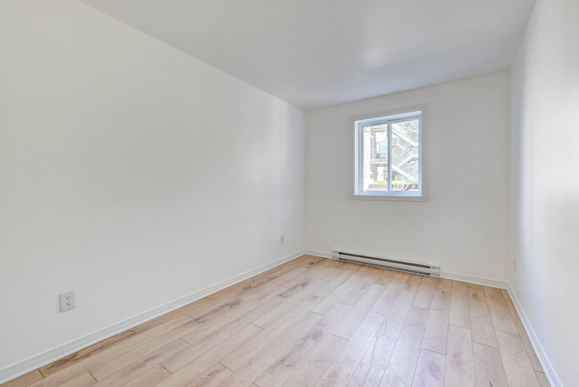 









1009


Ch. du Bord-de-l'Eau

,
Laval (Sainte-Dorothée),




QC
H7Y1A5

