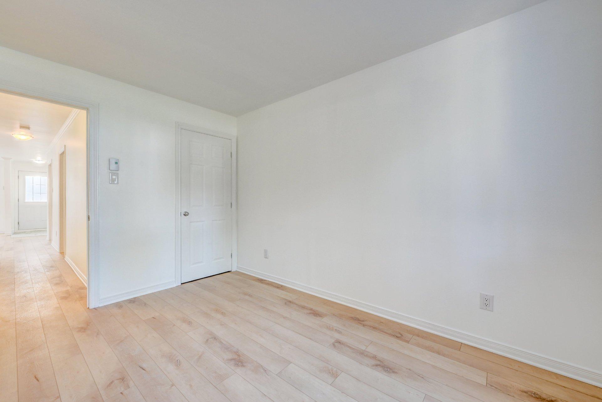 









1009


Ch. du Bord-de-l'Eau

,
Laval (Sainte-Dorothée),




QC
H7Y1A5

