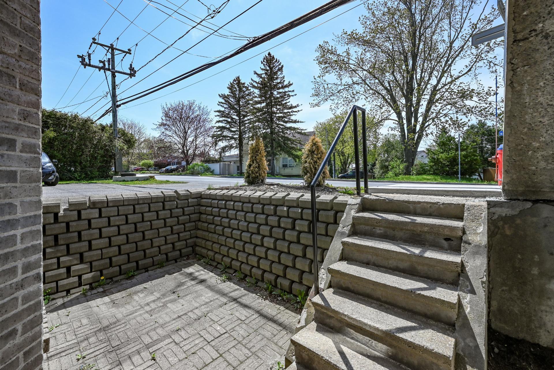 









1009


Ch. du Bord-de-l'Eau

,
Laval (Sainte-Dorothée),




QC
H7Y1A5

