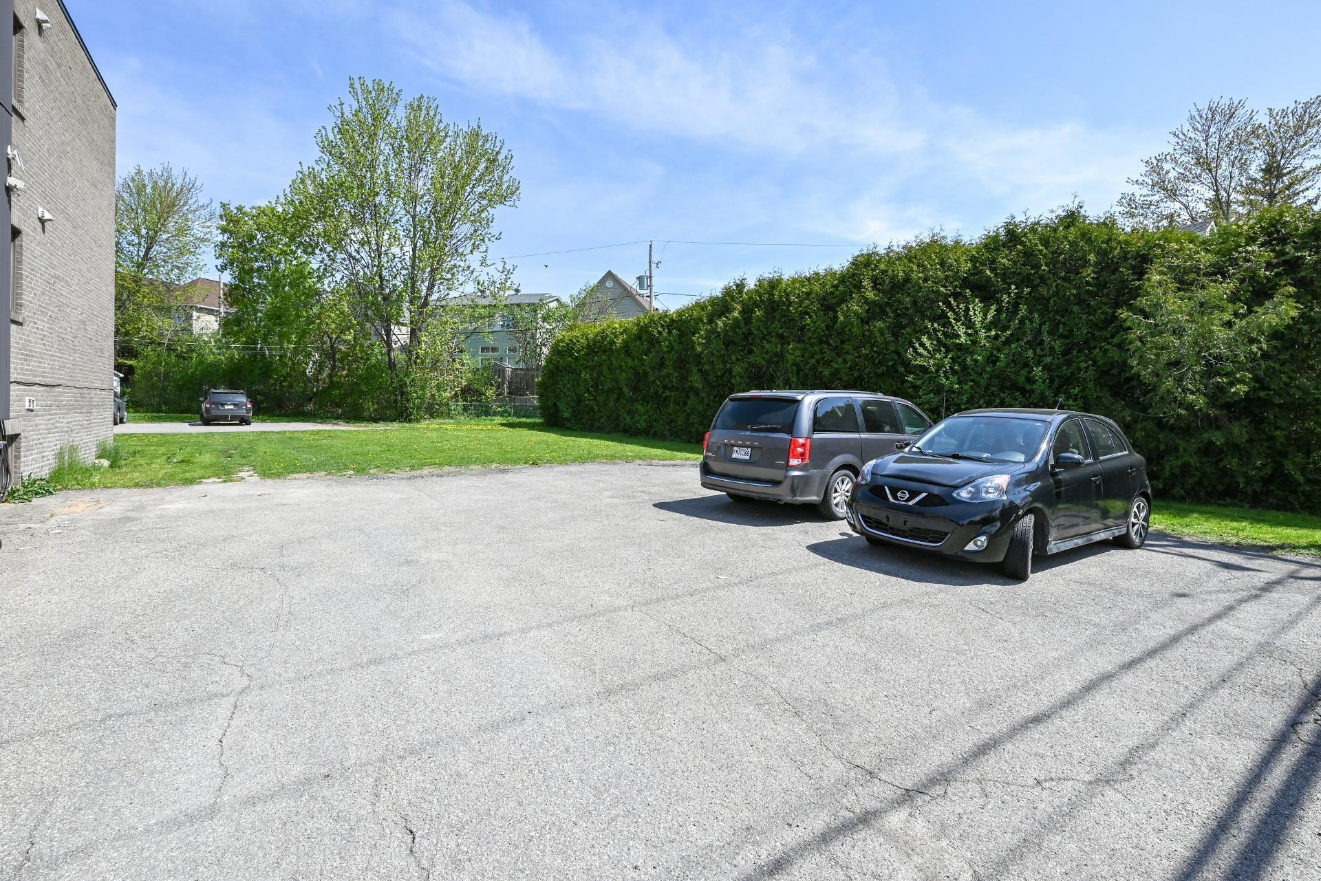 









1009


Ch. du Bord-de-l'Eau

,
Laval (Sainte-Dorothée),




QC
H7Y1A5

