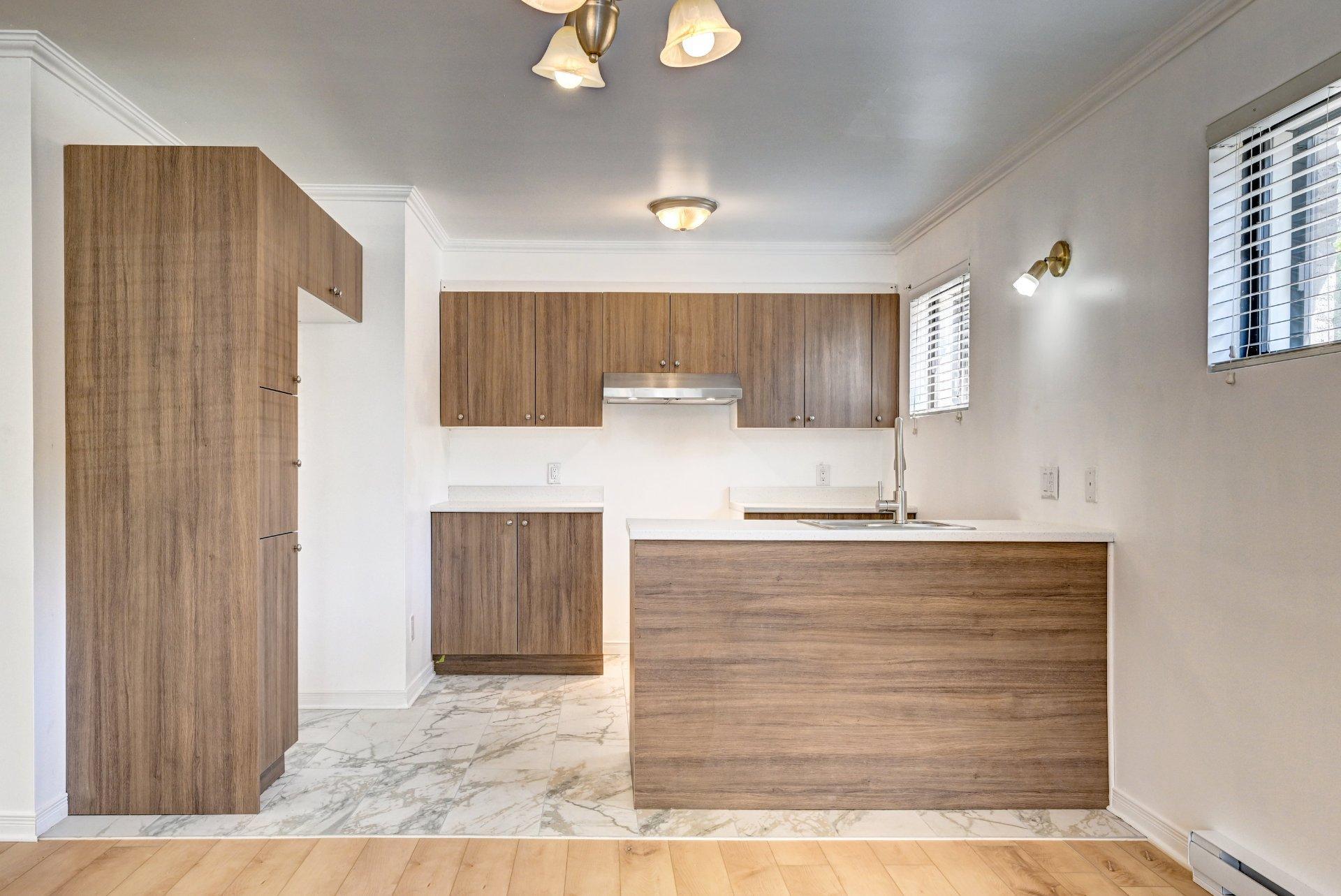 









1009


Ch. du Bord-de-l'Eau

,
Laval (Sainte-Dorothée),




QC
H7Y1A5

