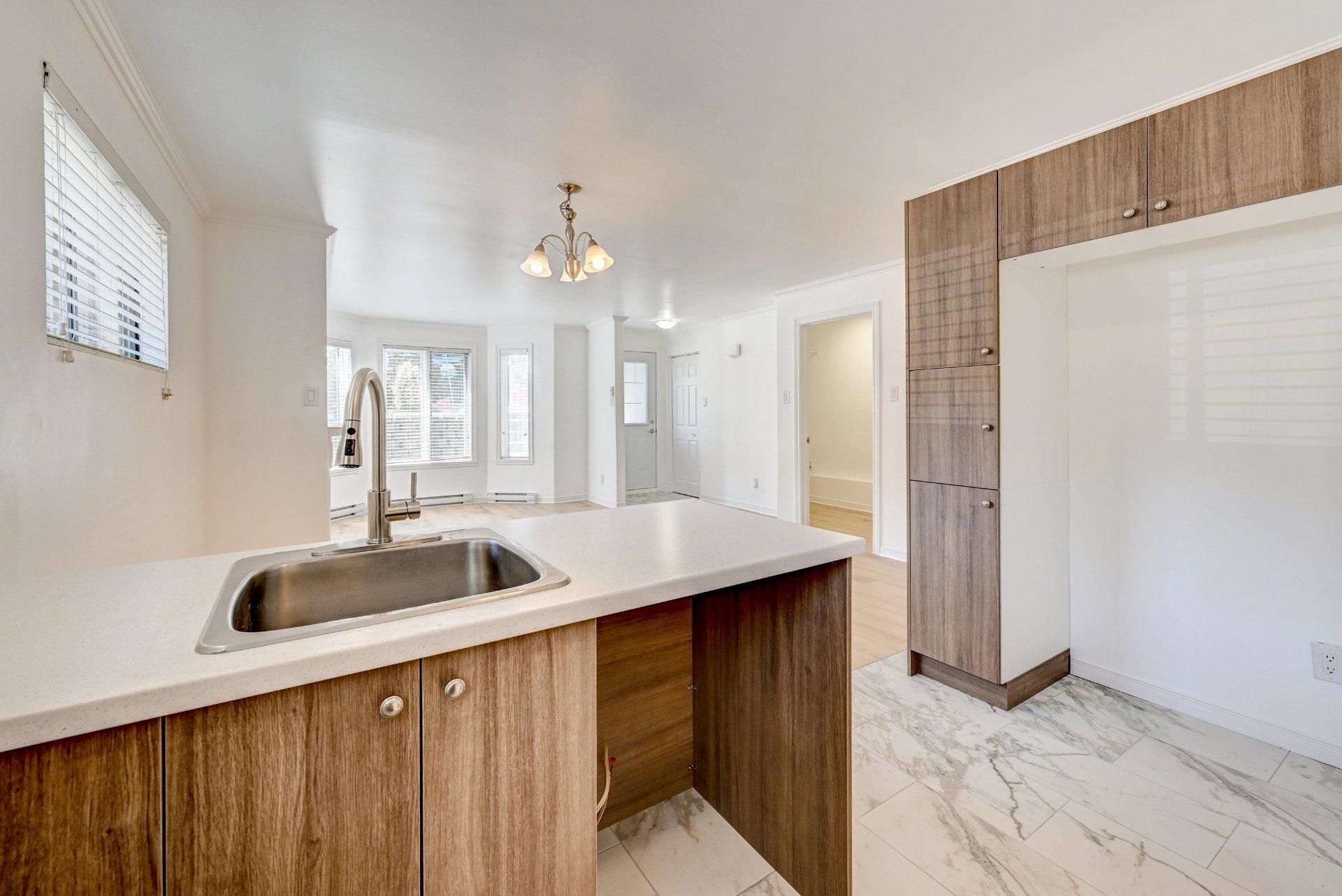 









1009


Ch. du Bord-de-l'Eau

,
Laval (Sainte-Dorothée),




QC
H7Y1A5

