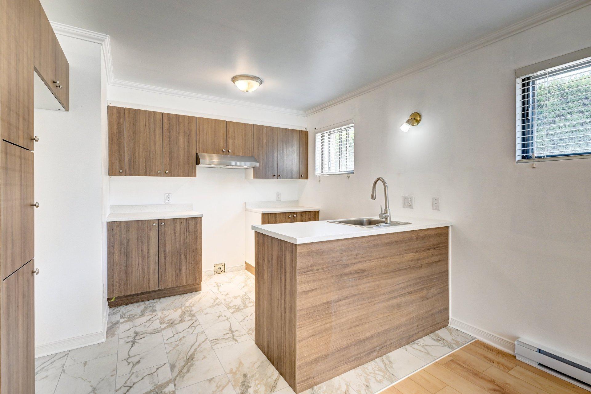 









1009


Ch. du Bord-de-l'Eau

,
Laval (Sainte-Dorothée),




QC
H7Y1A5

