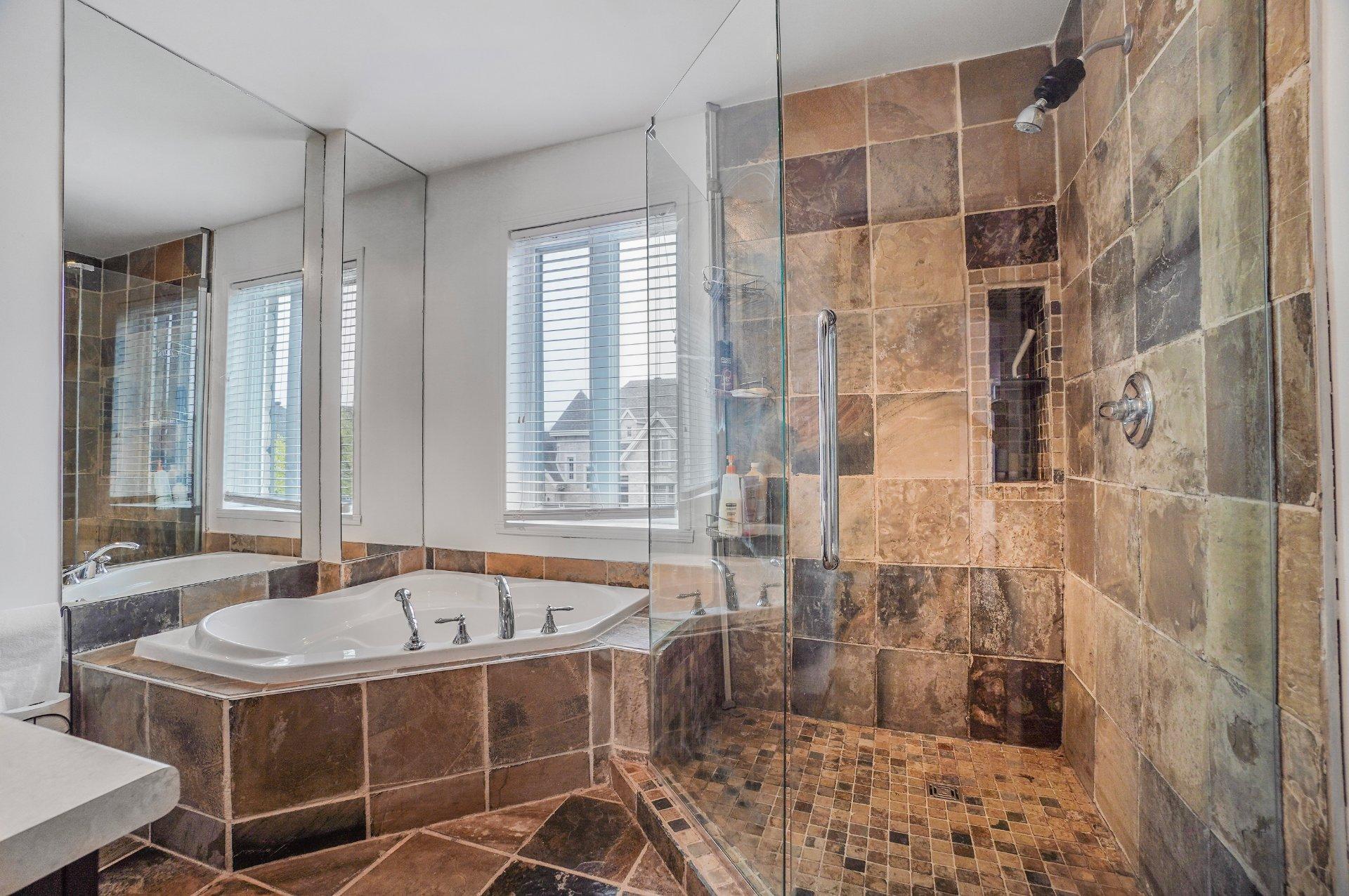 









490


Rue des Cheminots

,
Delson,




QC
J5B2J4

