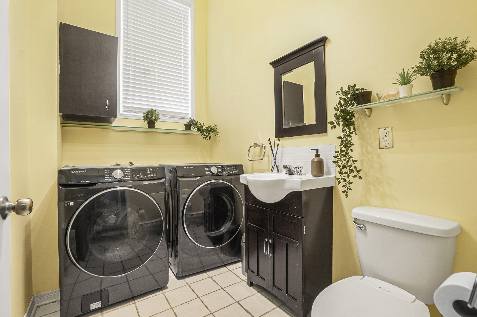 









490


Rue des Cheminots

,
Delson,




QC
J5B2J4

