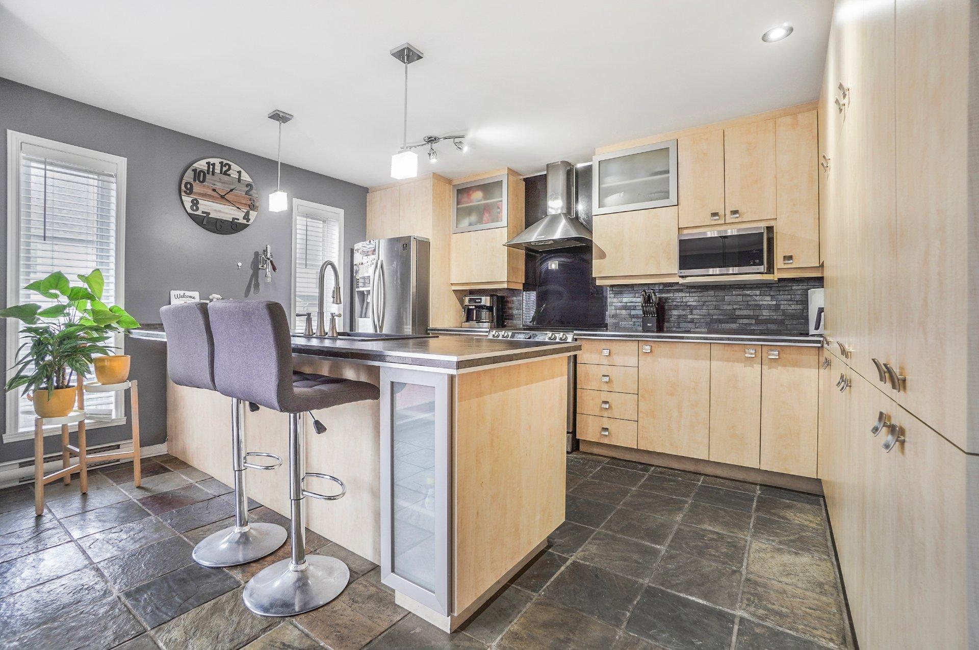 









490


Rue des Cheminots

,
Delson,




QC
J5B2J4

