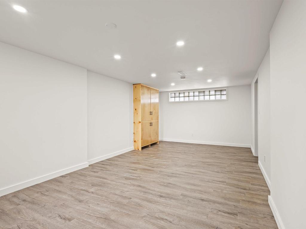 












2935 Joseph Howe Drive

,
Halifax,




NS
B3L 4H1

