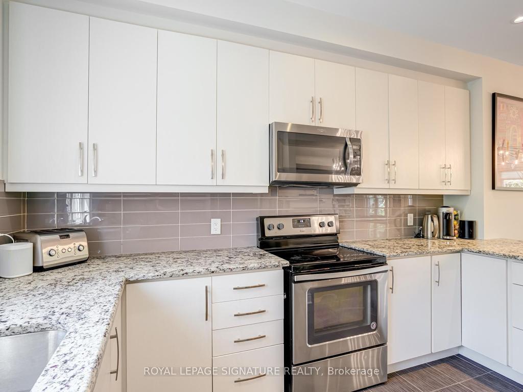 









1223


Azinger

Lane,
Mississauga,




ON
L5E 0A7

