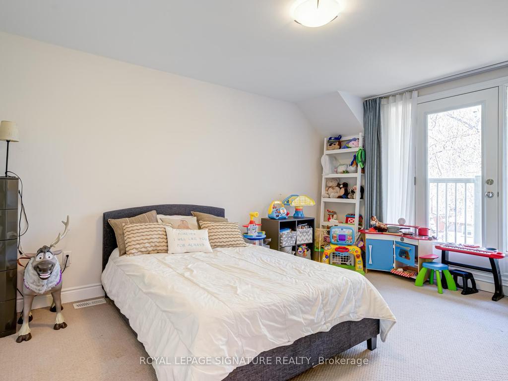 









1223


Azinger

Lane,
Mississauga,




ON
L5E 0A7

