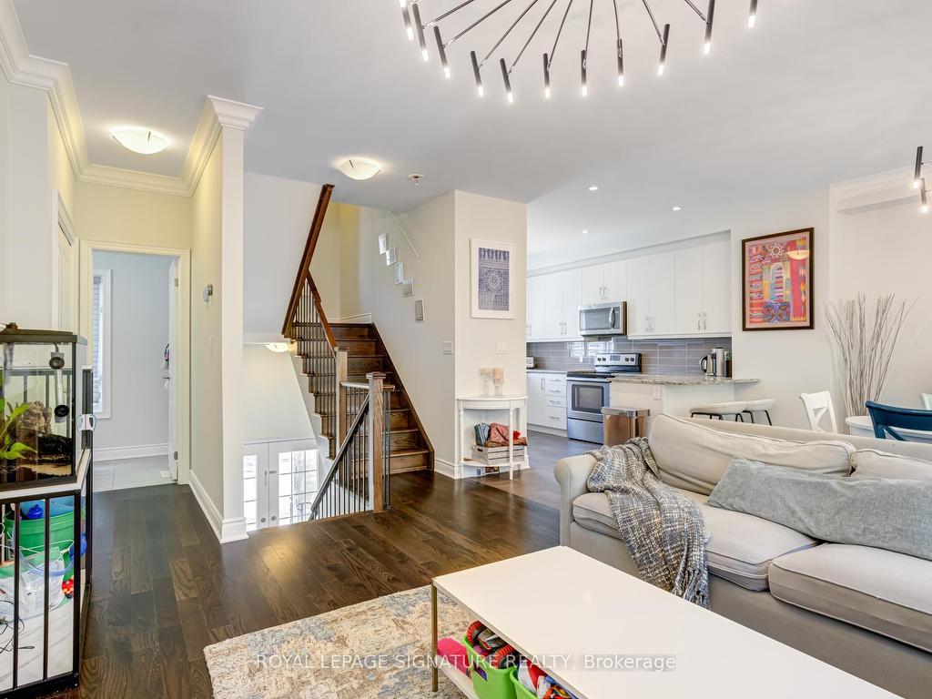 









1223


Azinger

Lane,
Mississauga,




ON
L5E 0A7

