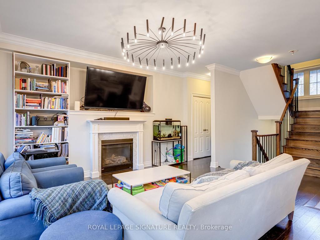 









1223


Azinger

Lane,
Mississauga,




ON
L5E 0A7

