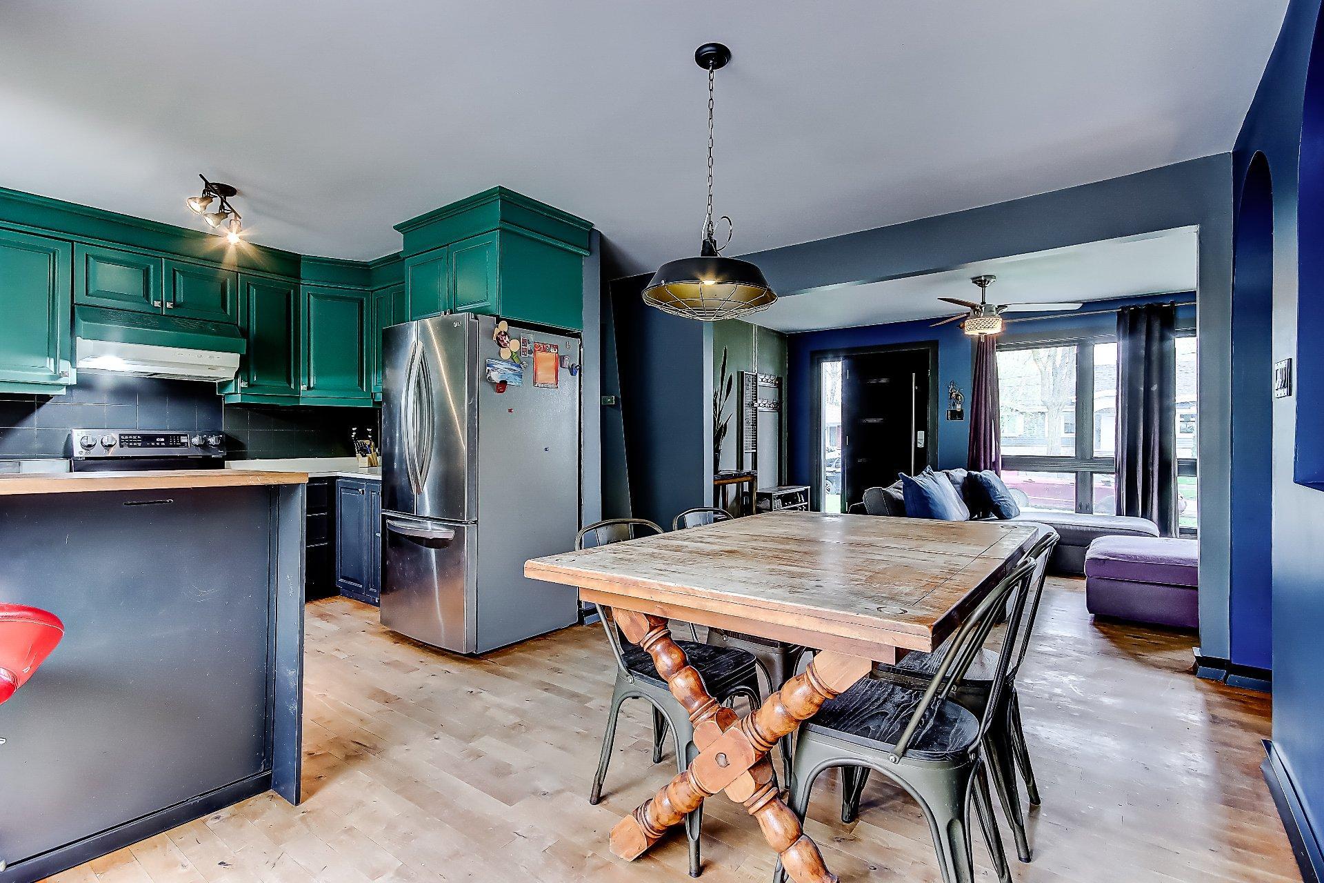 









270


Rue De Beaujour

,
Saint-Jean-sur-Richelieu,




QC
J2X3W2

