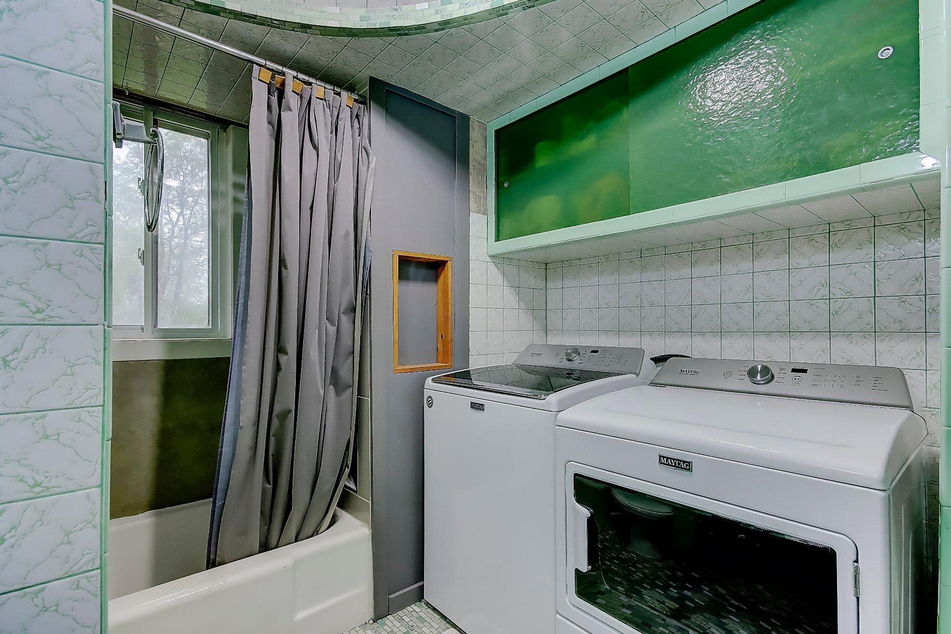 









270


Rue De Beaujour

,
Saint-Jean-sur-Richelieu,




QC
J2X3W2

