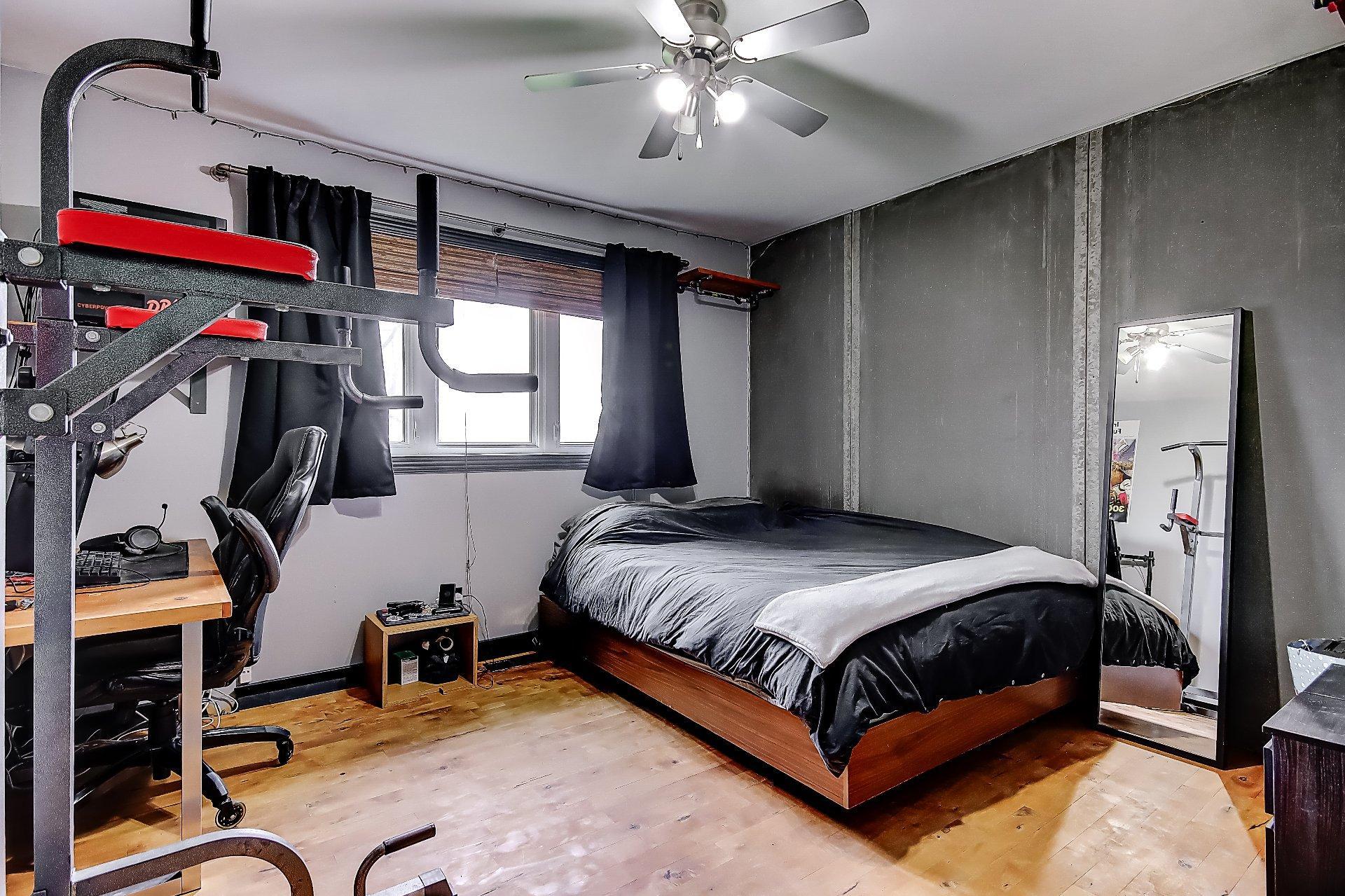 









270


Rue De Beaujour

,
Saint-Jean-sur-Richelieu,




QC
J2X3W2

