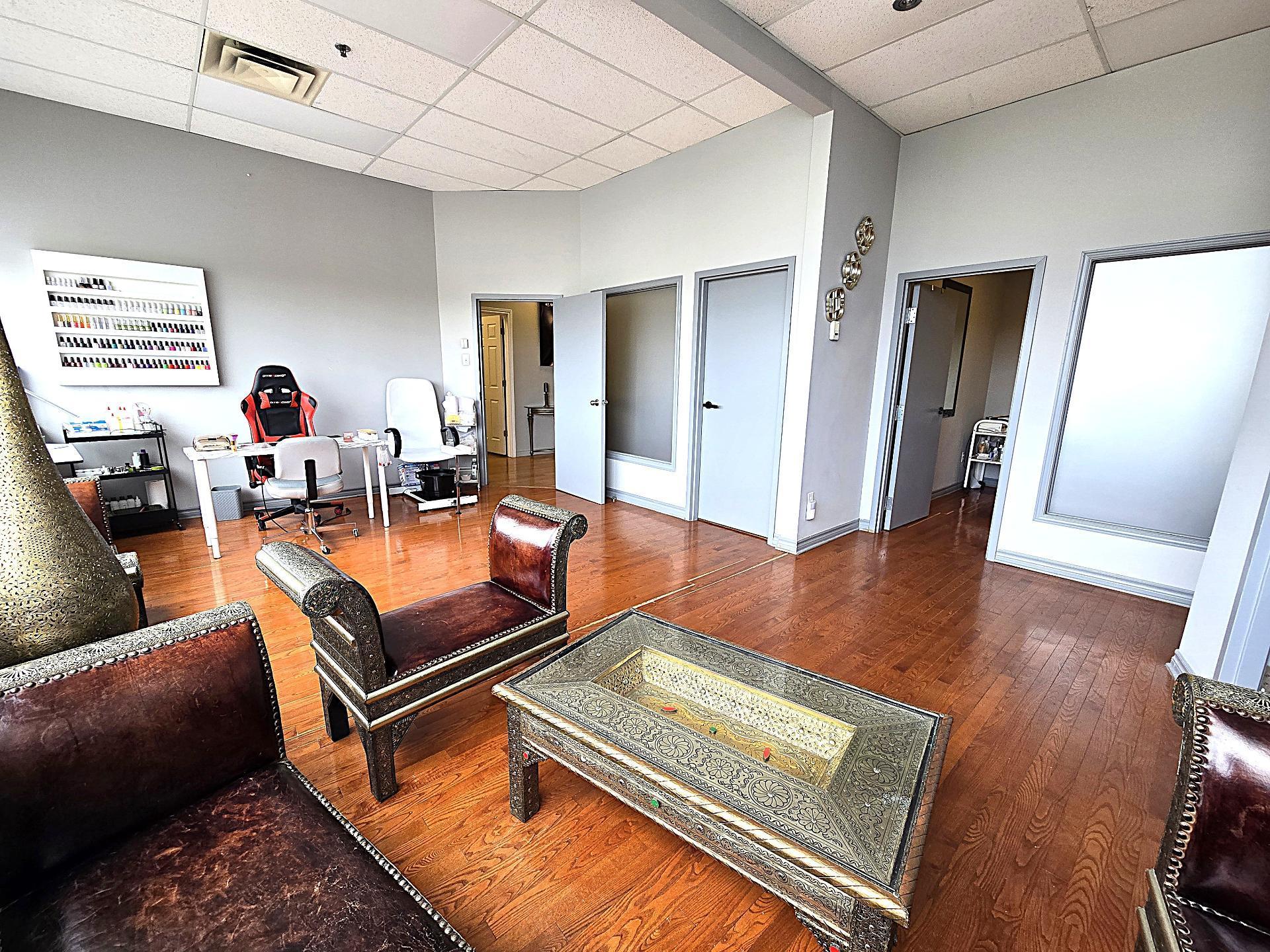 









2728


Boul. Daniel-Johnson

, 202,
Laval (Chomedey),




QC
H7P5Z7

