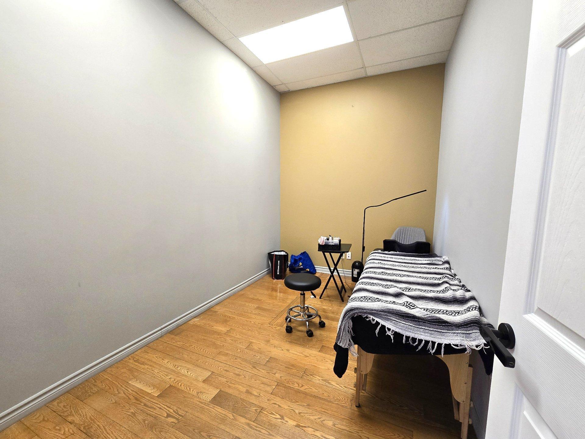 









2728


Boul. Daniel-Johnson

, 202,
Laval (Chomedey),




QC
H7P5Z7

