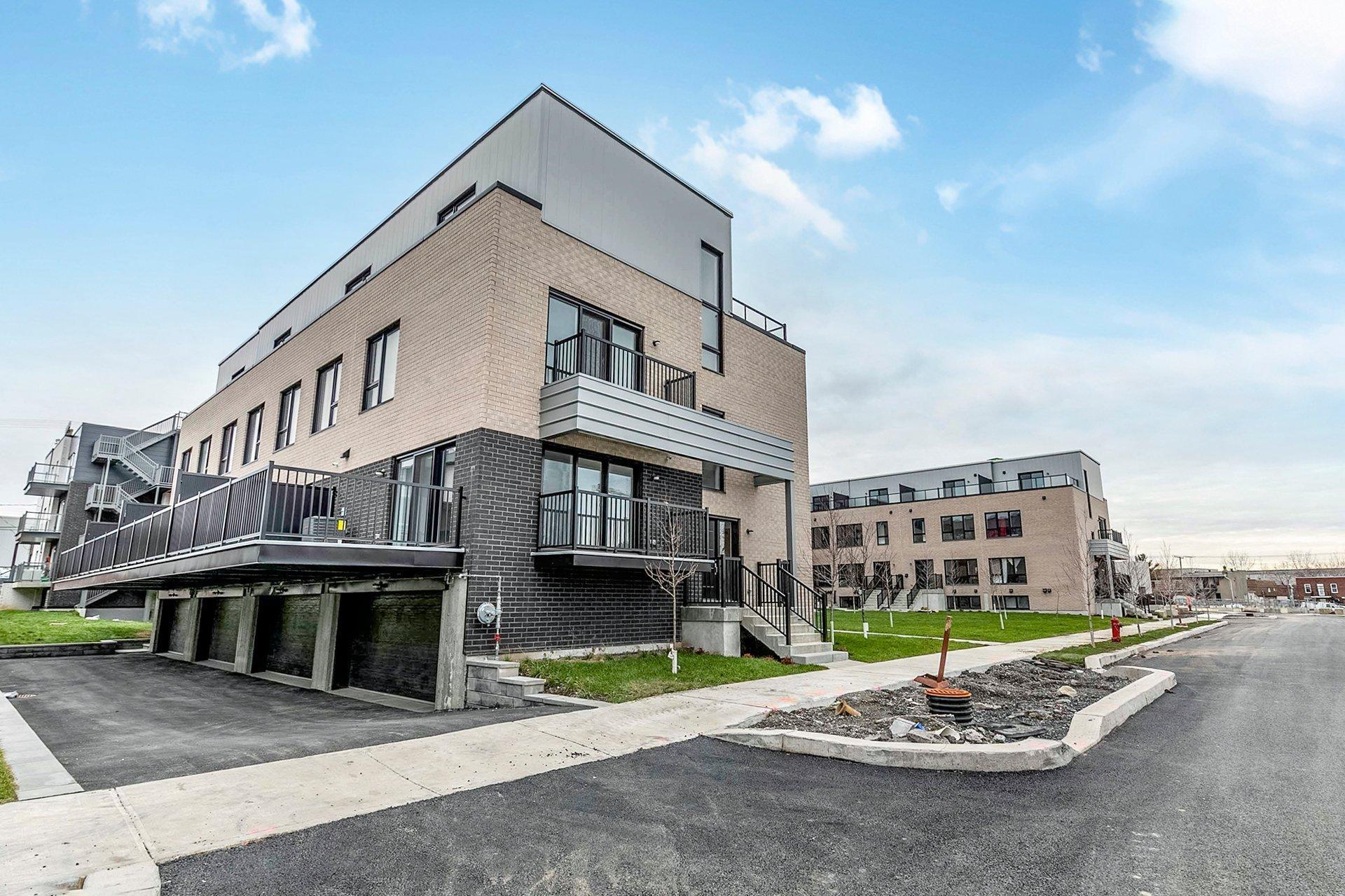 









206


Av. Jenkins

,
Montréal (Lachine),




QC
H8S0B5

