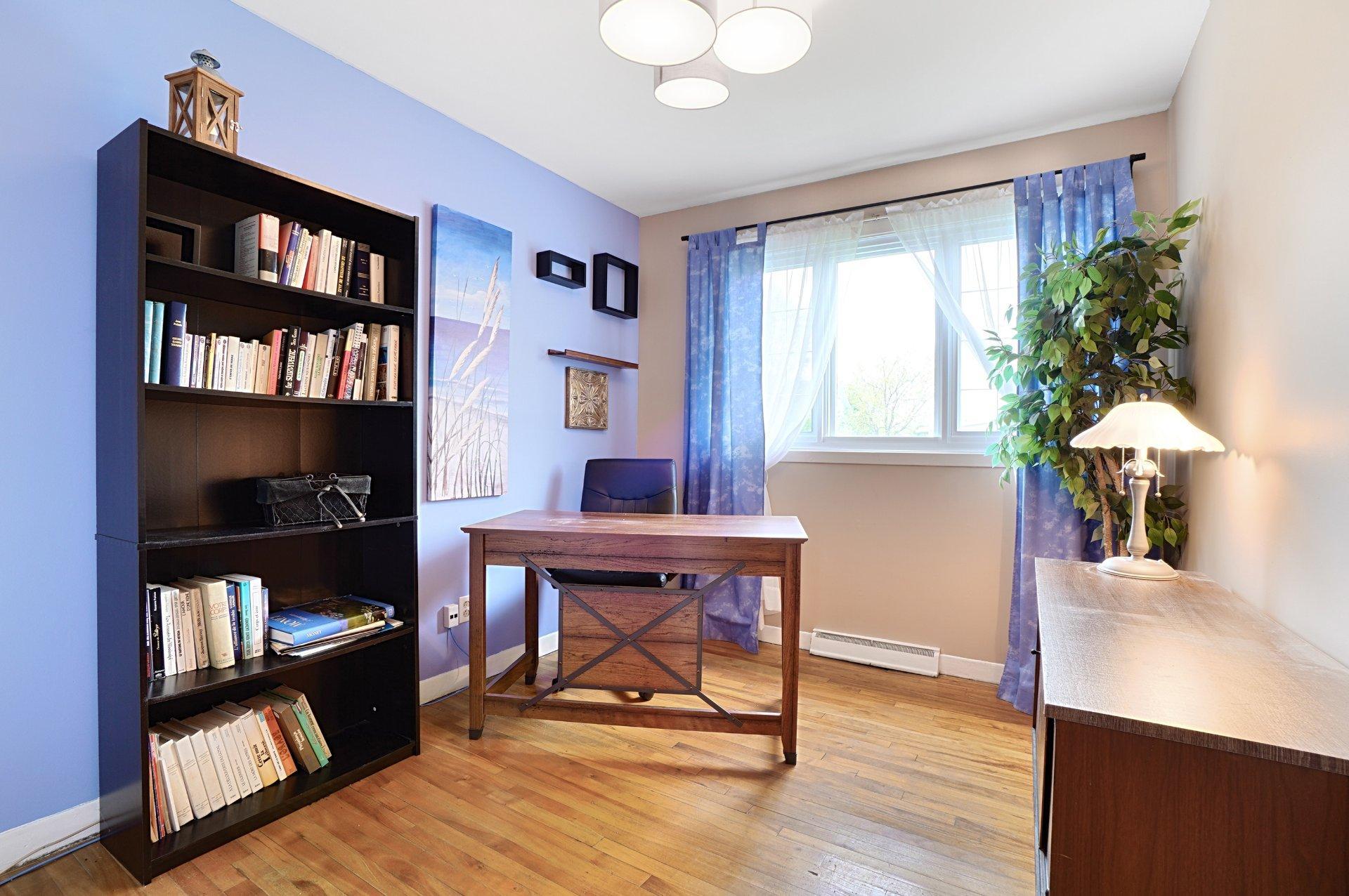 









2246


Rue de Perse

,
Laval (Vimont),




QC
H7K1P3

