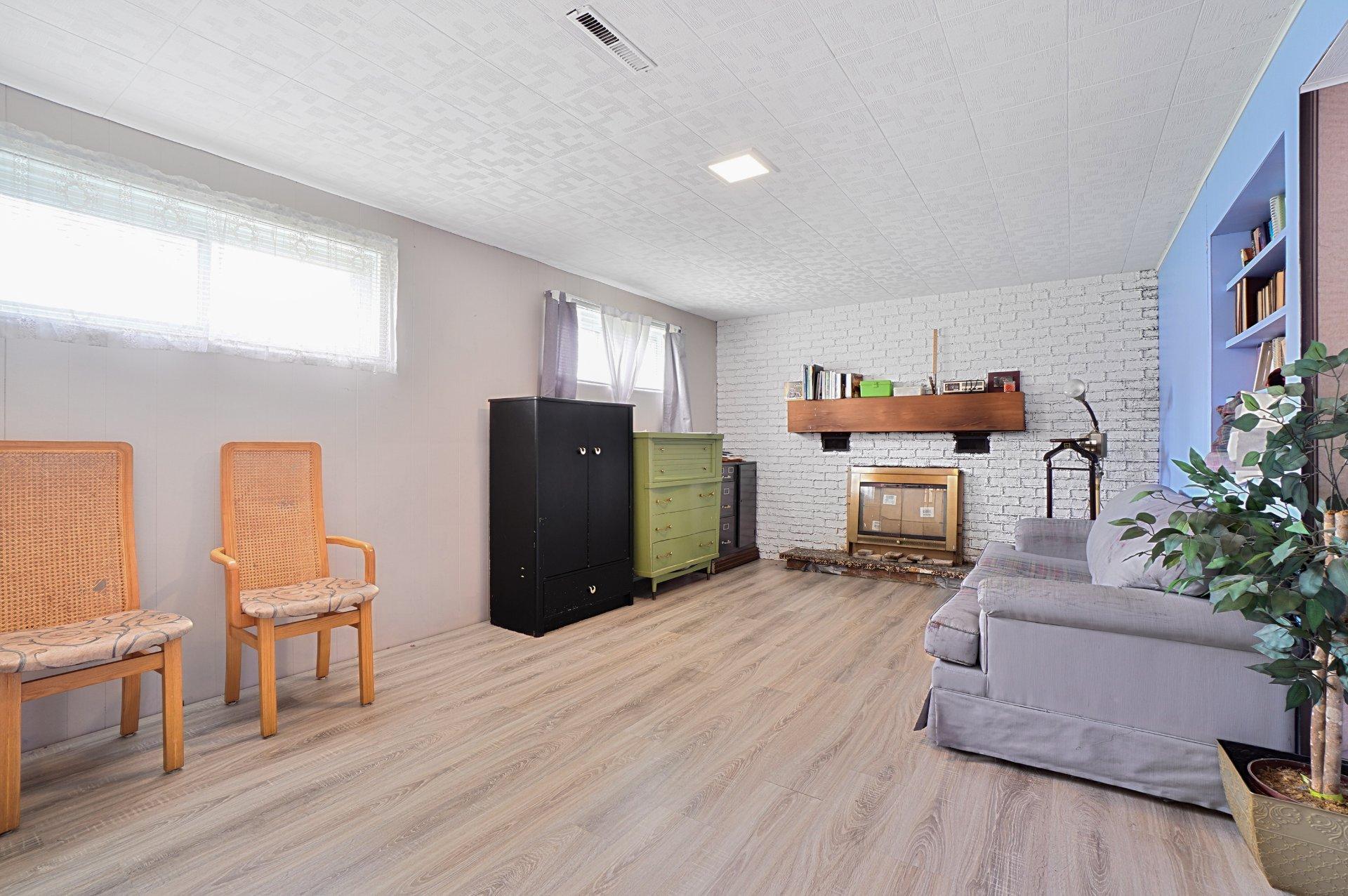 









2246


Rue de Perse

,
Laval (Vimont),




QC
H7K1P3

