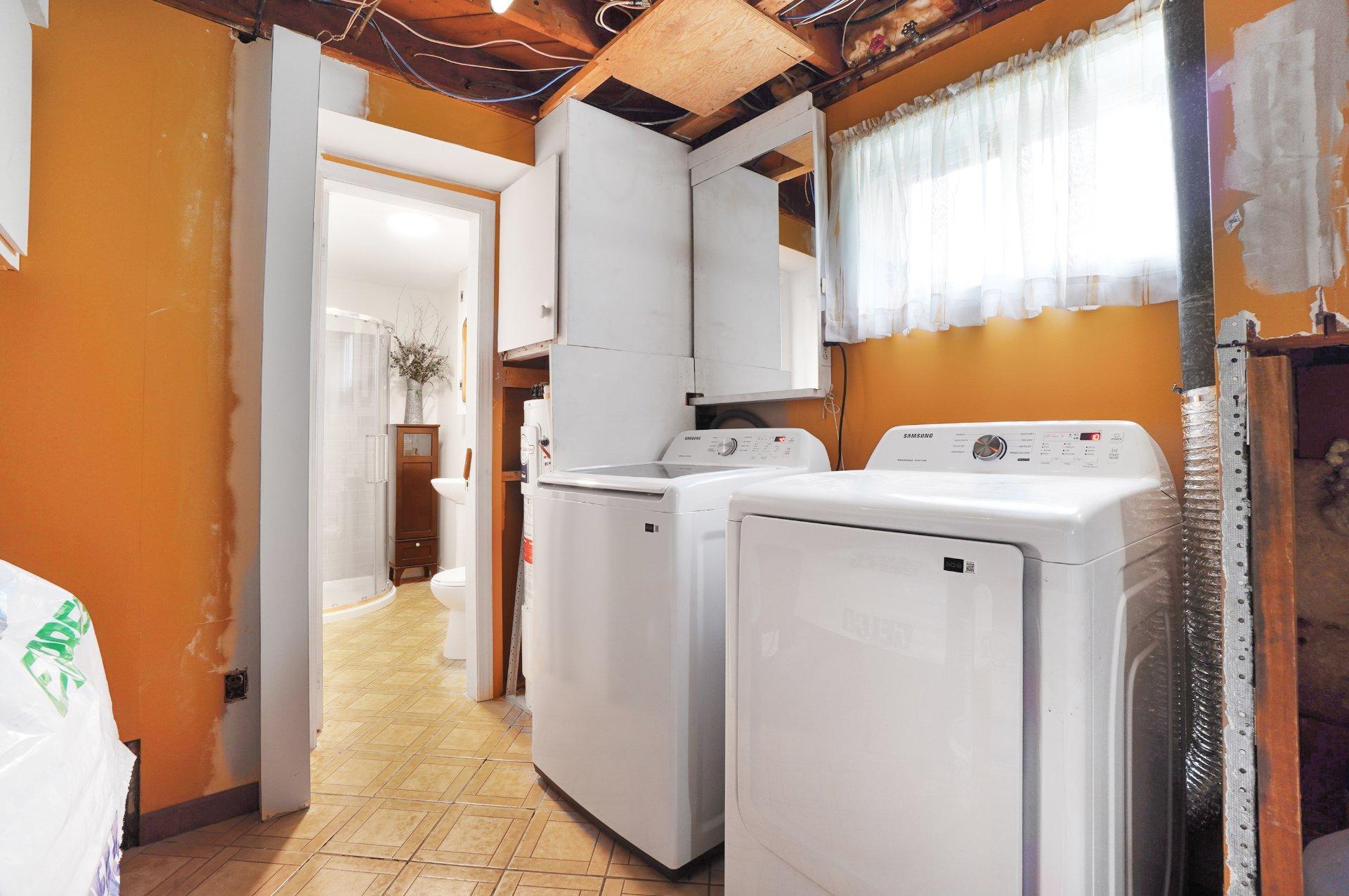 









2246


Rue de Perse

,
Laval (Vimont),




QC
H7K1P3

