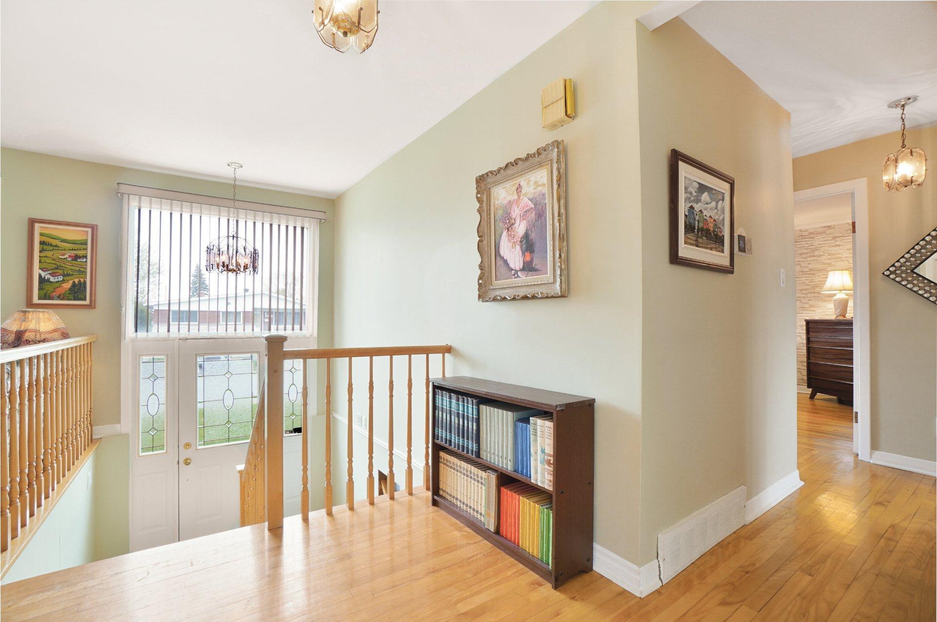 









2246


Rue de Perse

,
Laval (Vimont),




QC
H7K1P3

