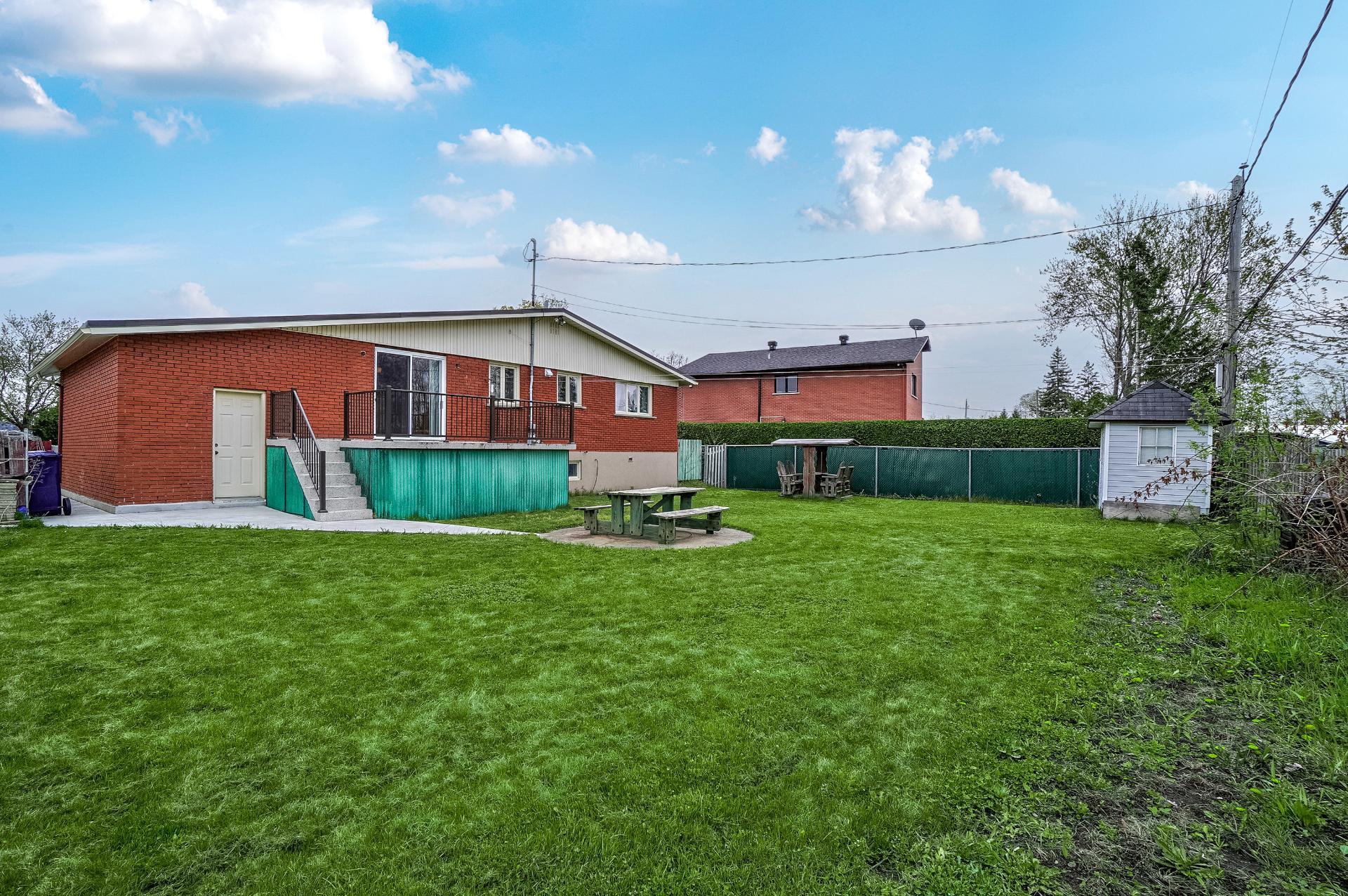 









2246


Rue de Perse

,
Laval (Vimont),




QC
H7K1P3

