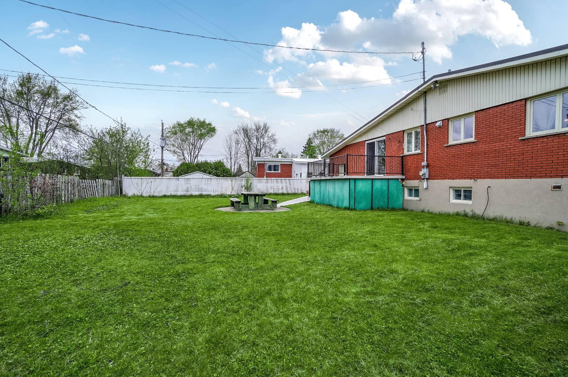 









2246


Rue de Perse

,
Laval (Vimont),




QC
H7K1P3

