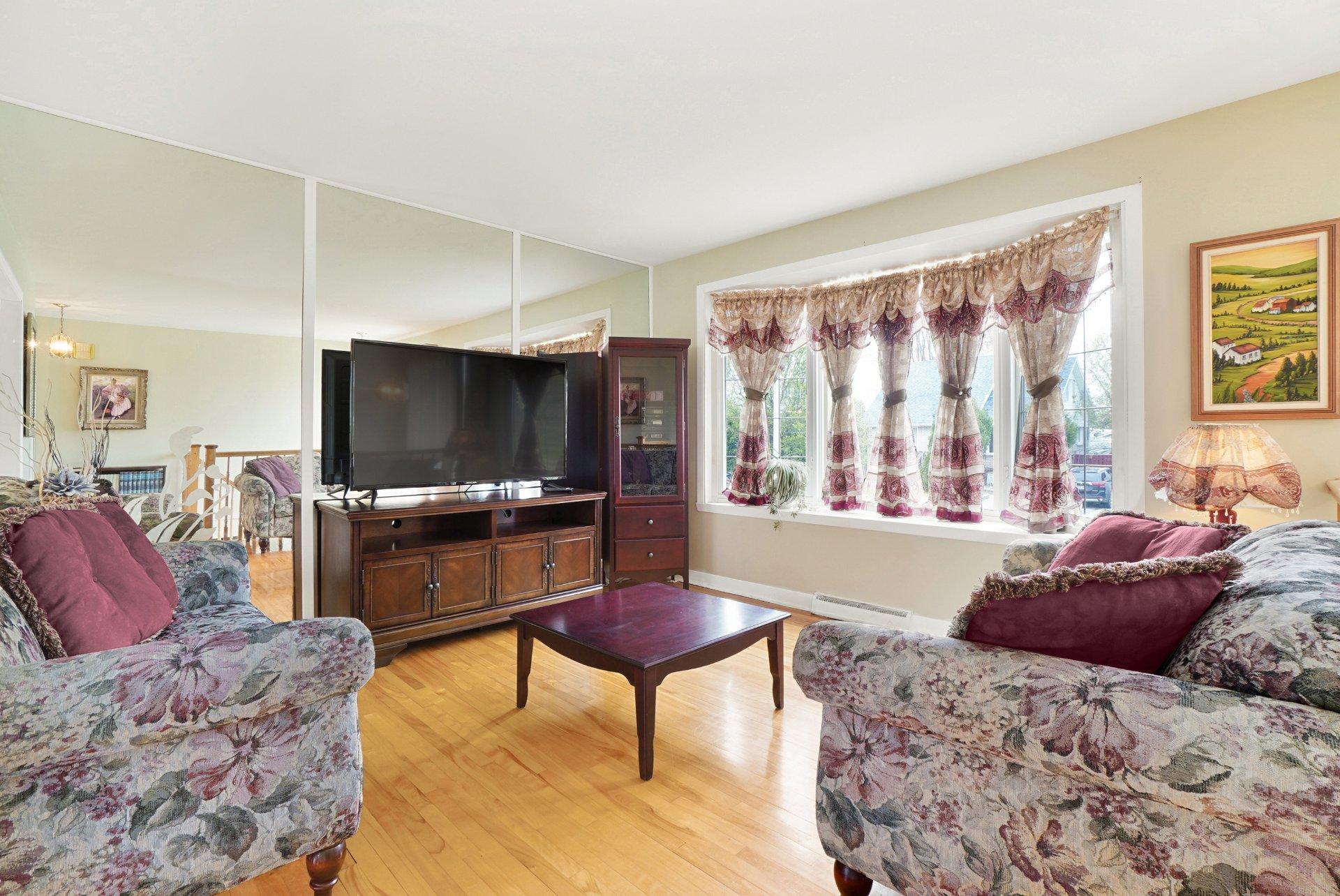 









2246


Rue de Perse

,
Laval (Vimont),




QC
H7K1P3

