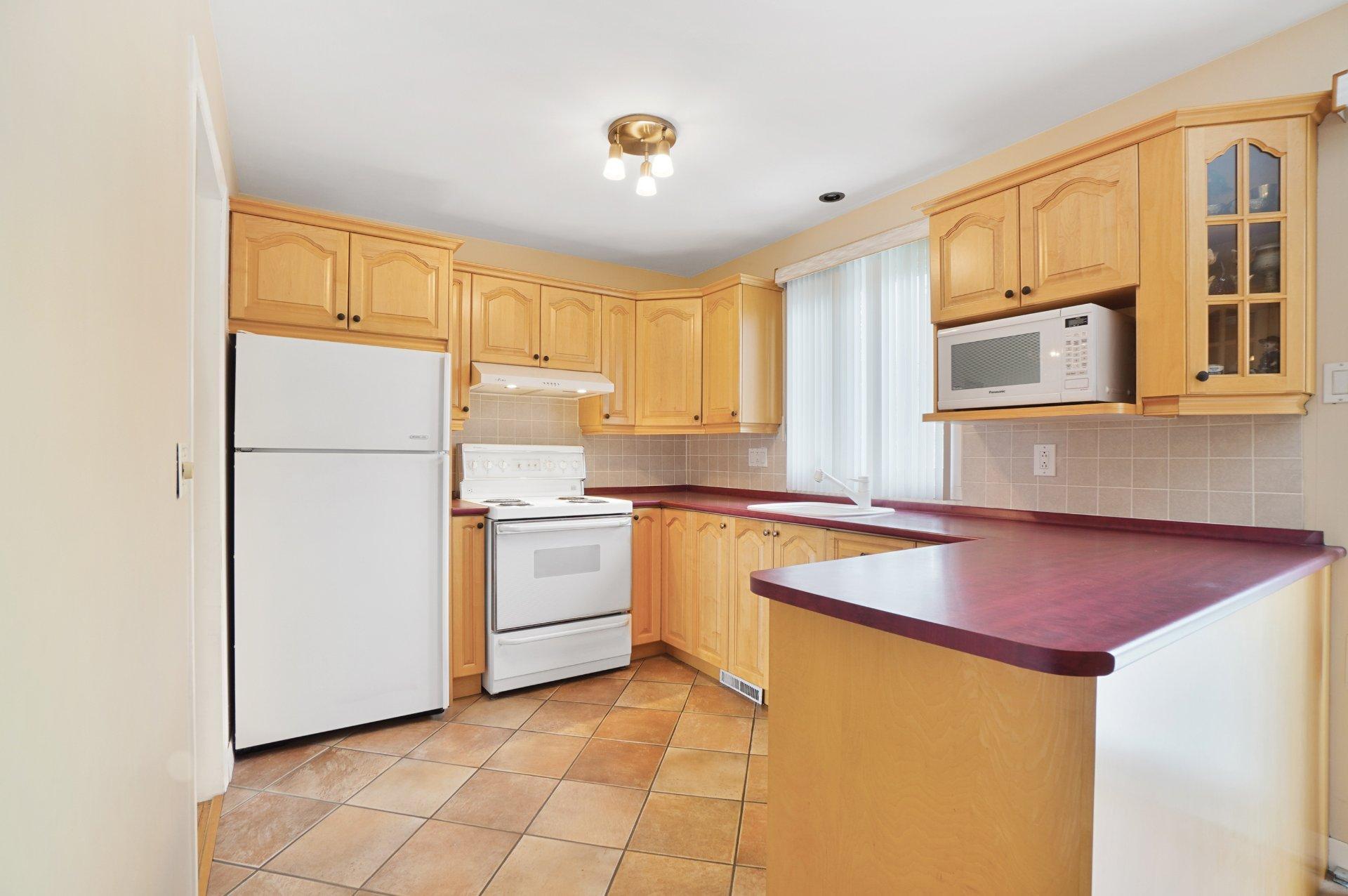 









2246


Rue de Perse

,
Laval (Vimont),




QC
H7K1P3

