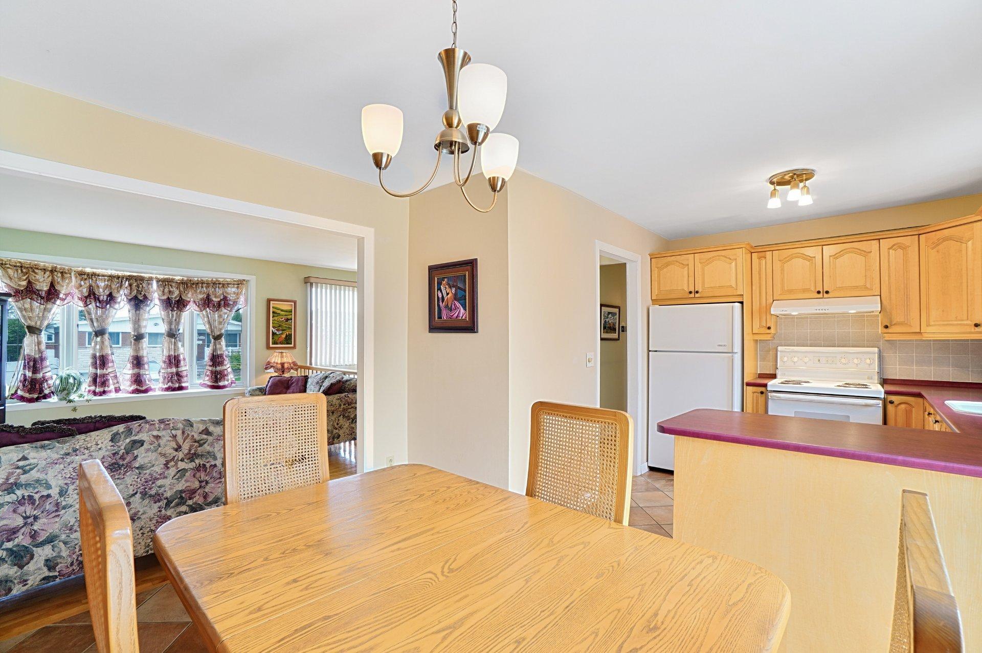 









2246


Rue de Perse

,
Laval (Vimont),




QC
H7K1P3

