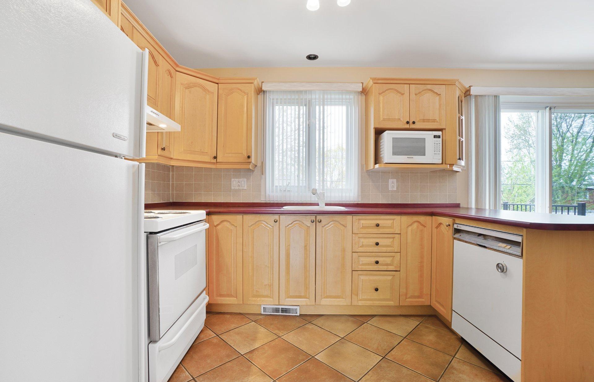 









2246


Rue de Perse

,
Laval (Vimont),




QC
H7K1P3

