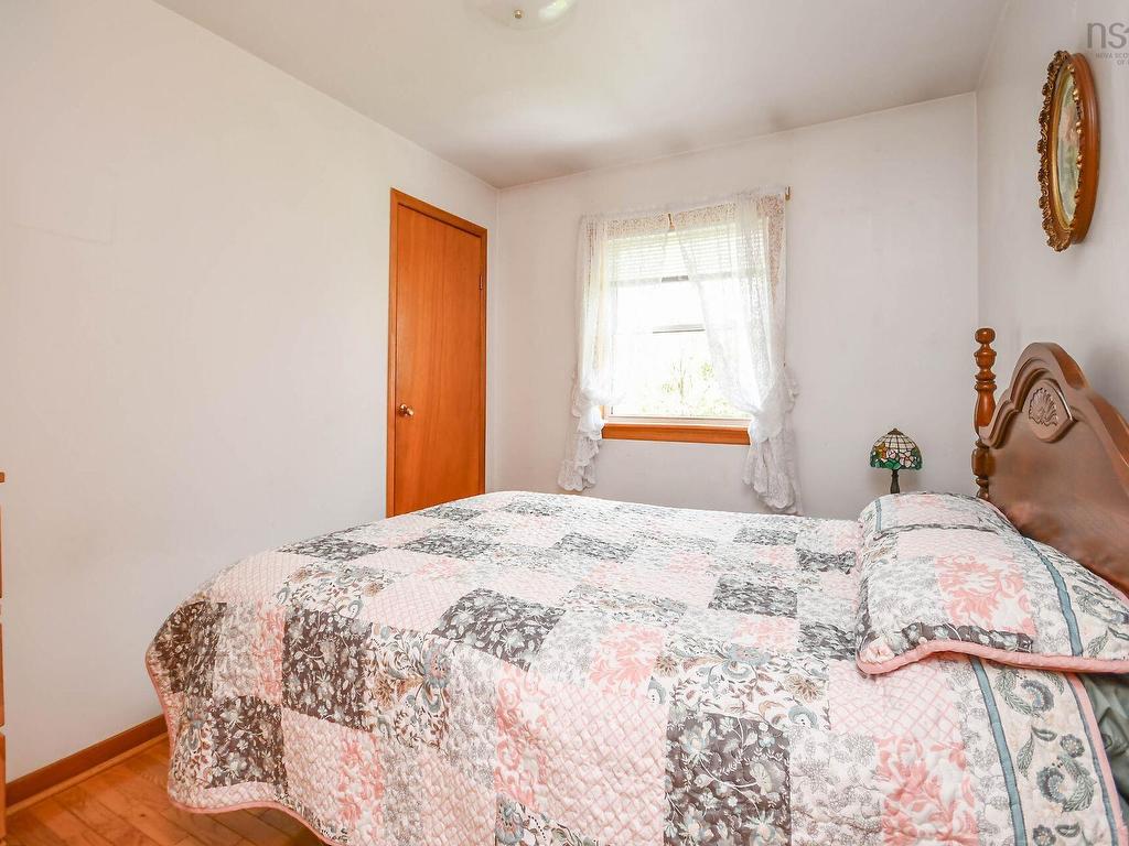 












50 Station Rd

,
Beaver Bank,




NS
B4G 1C8

