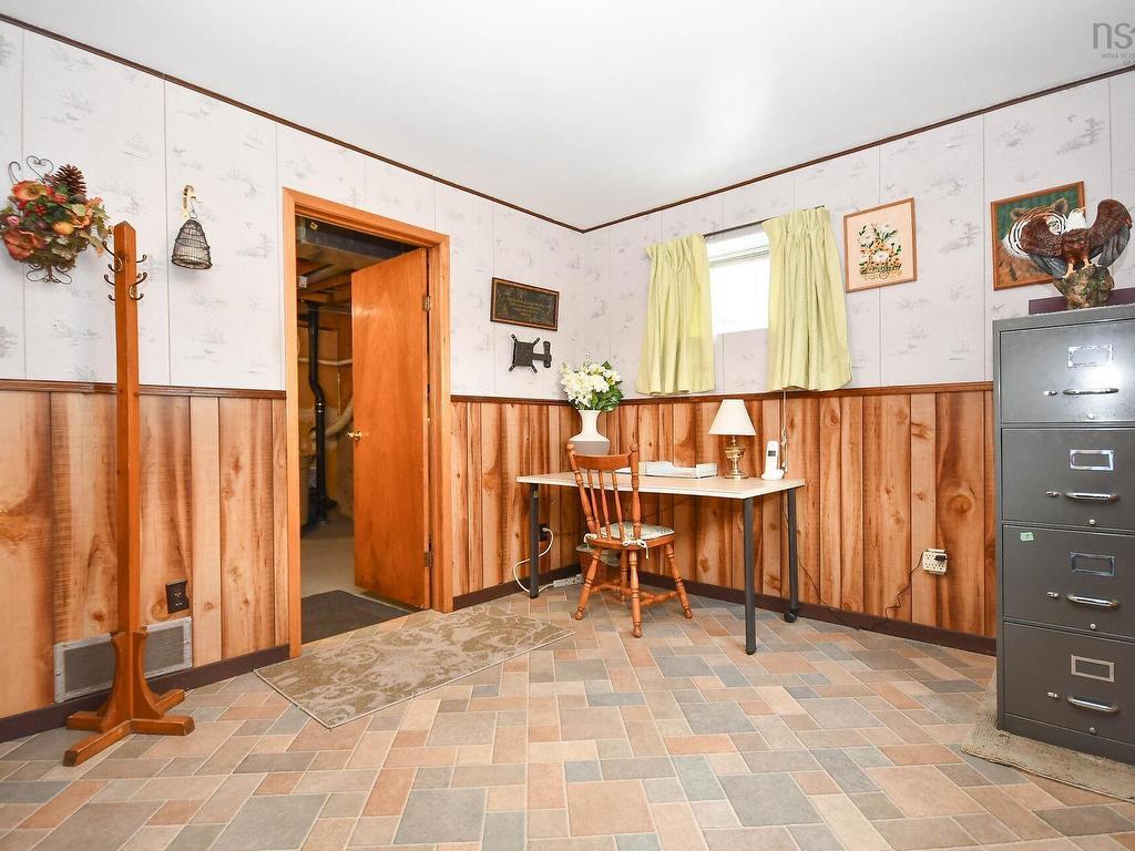 












50 Station Rd

,
Beaver Bank,




NS
B4G 1C8

