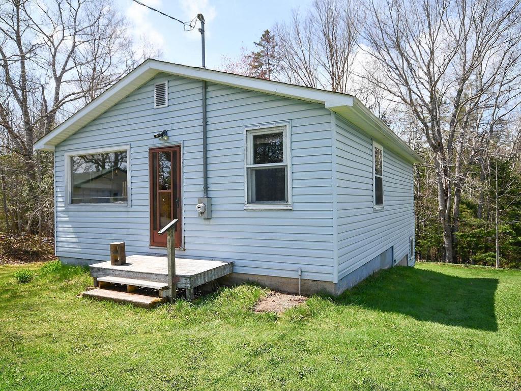 












50 Station Rd

,
Beaver Bank,




NS
B4G 1C8

