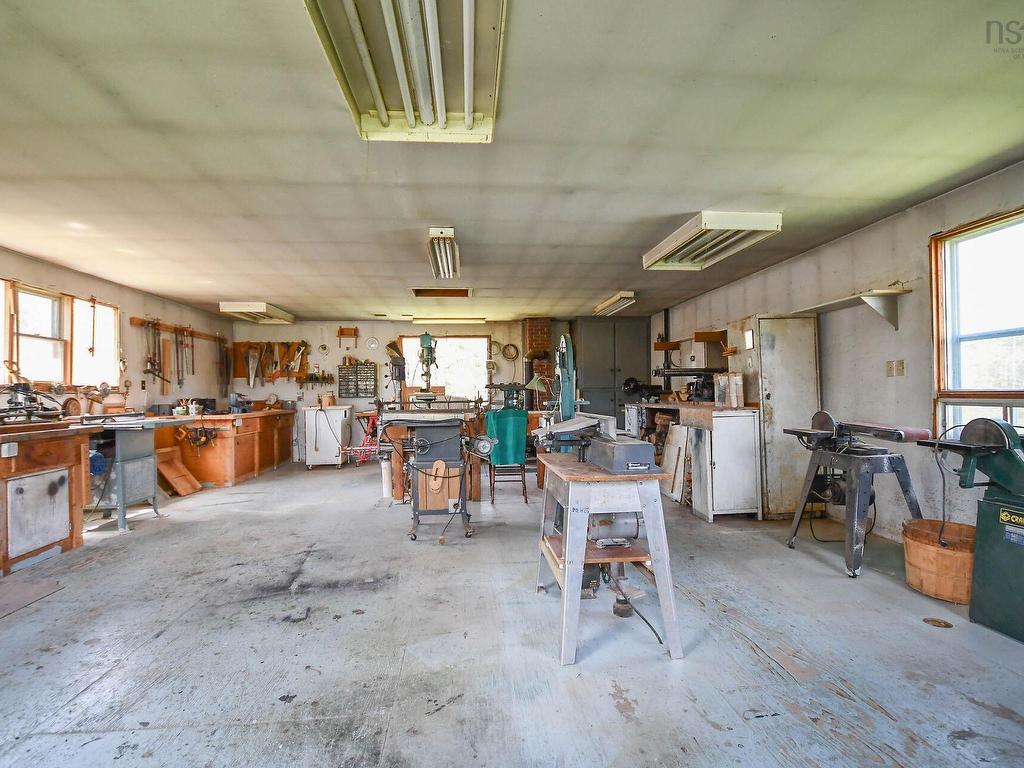 












50 Station Rd

,
Beaver Bank,




NS
B4G 1C8

