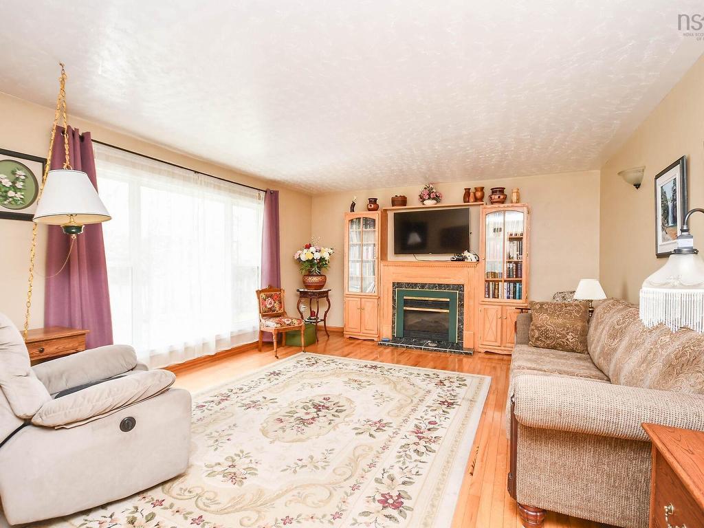 












50 Station Rd

,
Beaver Bank,




NS
B4G 1C8


