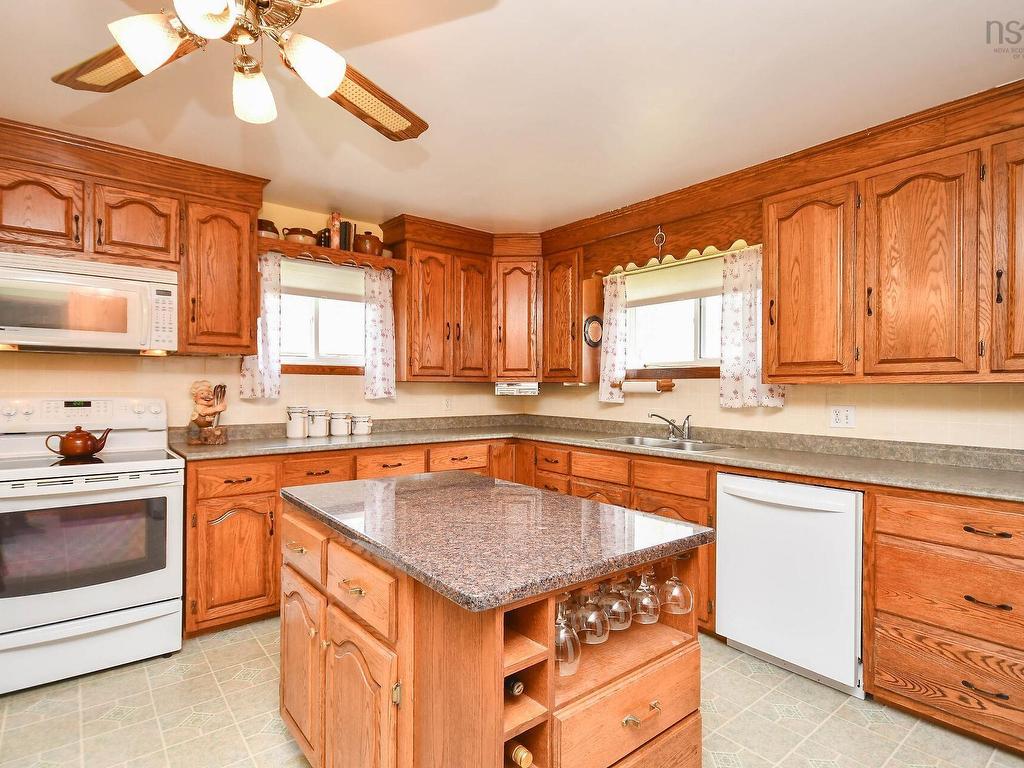 












50 Station Rd

,
Beaver Bank,




NS
B4G 1C8

