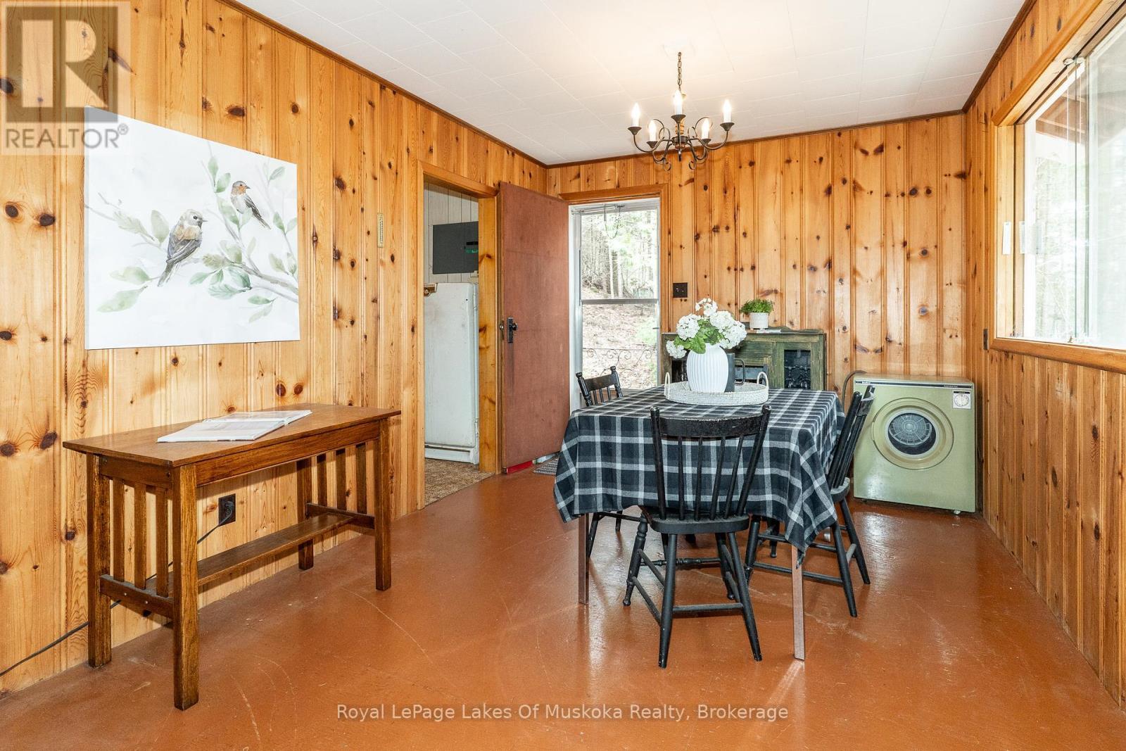












1042 FARMER HAYS DRIVE

,
Algonquin Highlands (McClintock),




Ontario
P0A1E0

