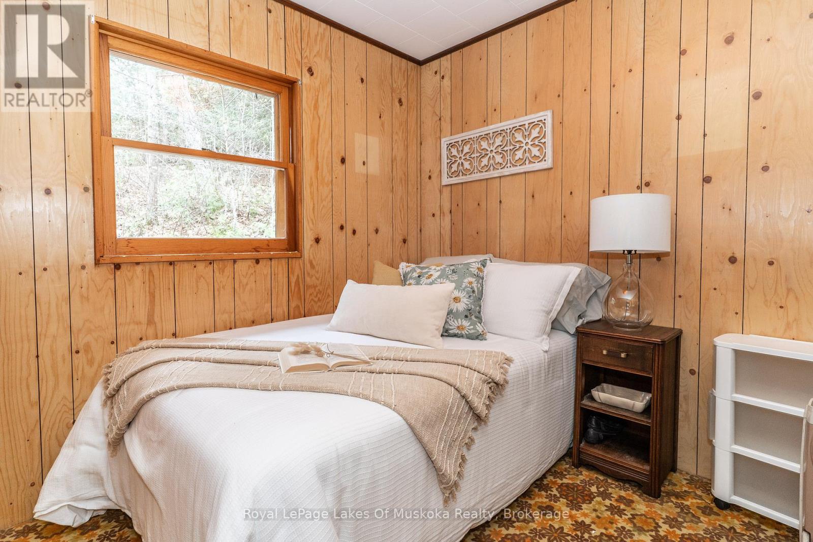 












1042 FARMER HAYS DRIVE

,
Algonquin Highlands (McClintock),




Ontario
P0A1E0

