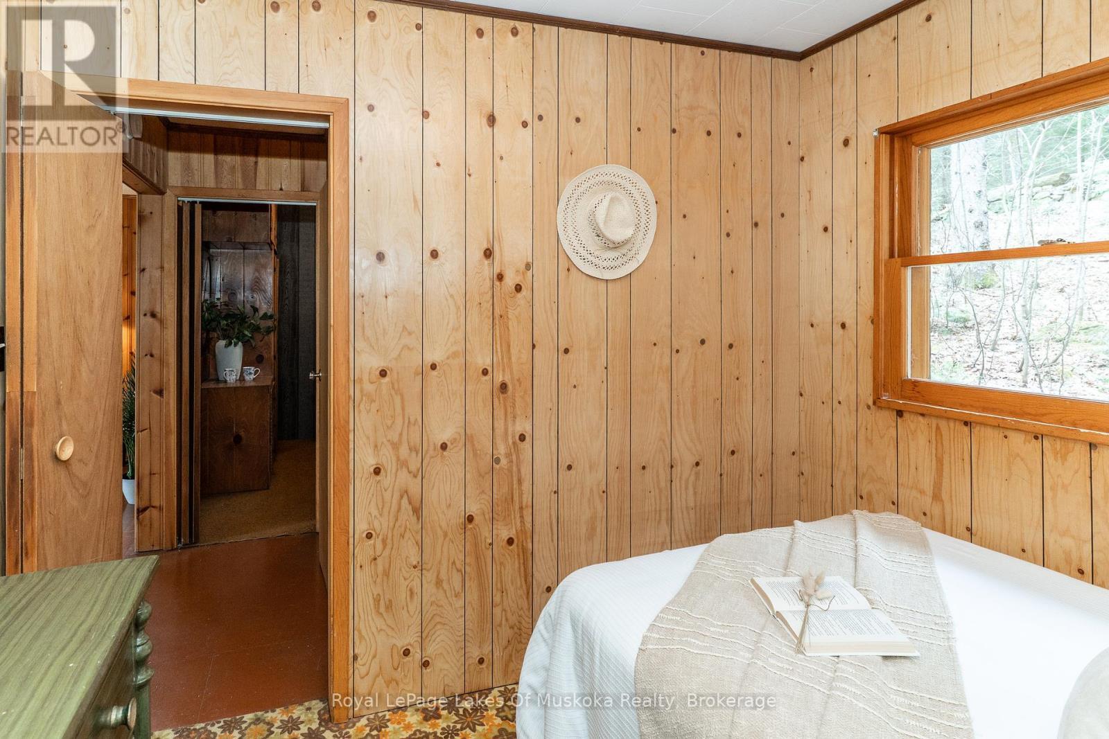 












1042 FARMER HAYS DRIVE

,
Algonquin Highlands (McClintock),




Ontario
P0A1E0

