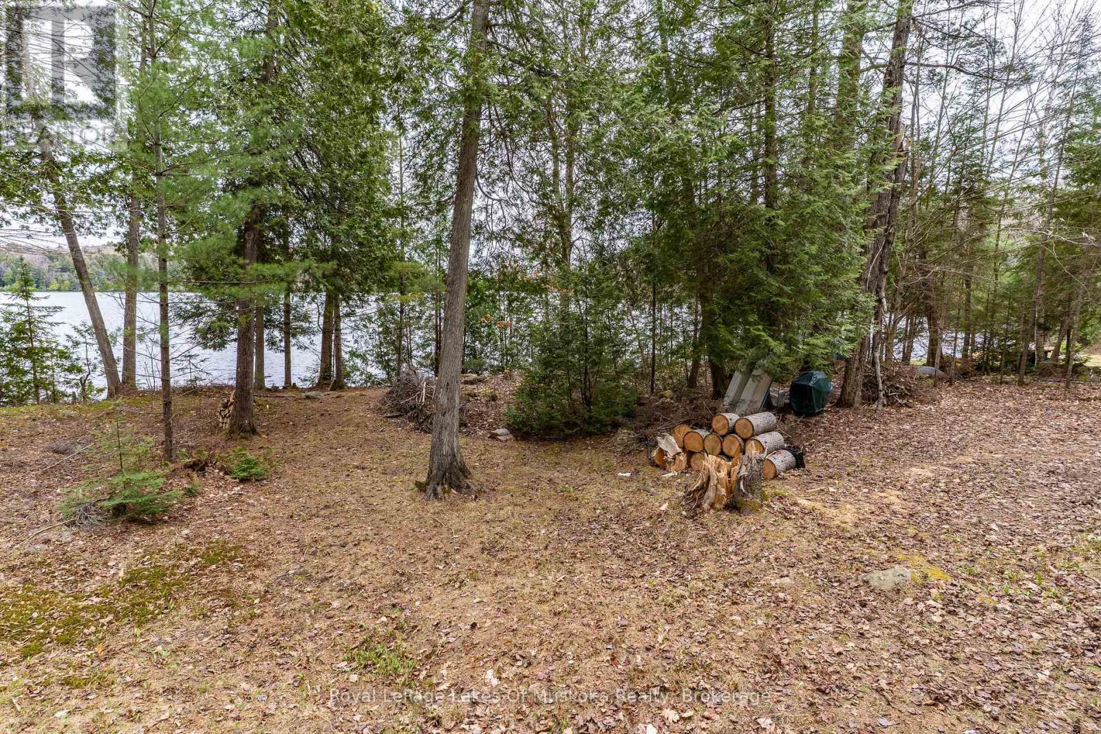 












1042 FARMER HAYS DRIVE

,
Algonquin Highlands (McClintock),




Ontario
P0A1E0

