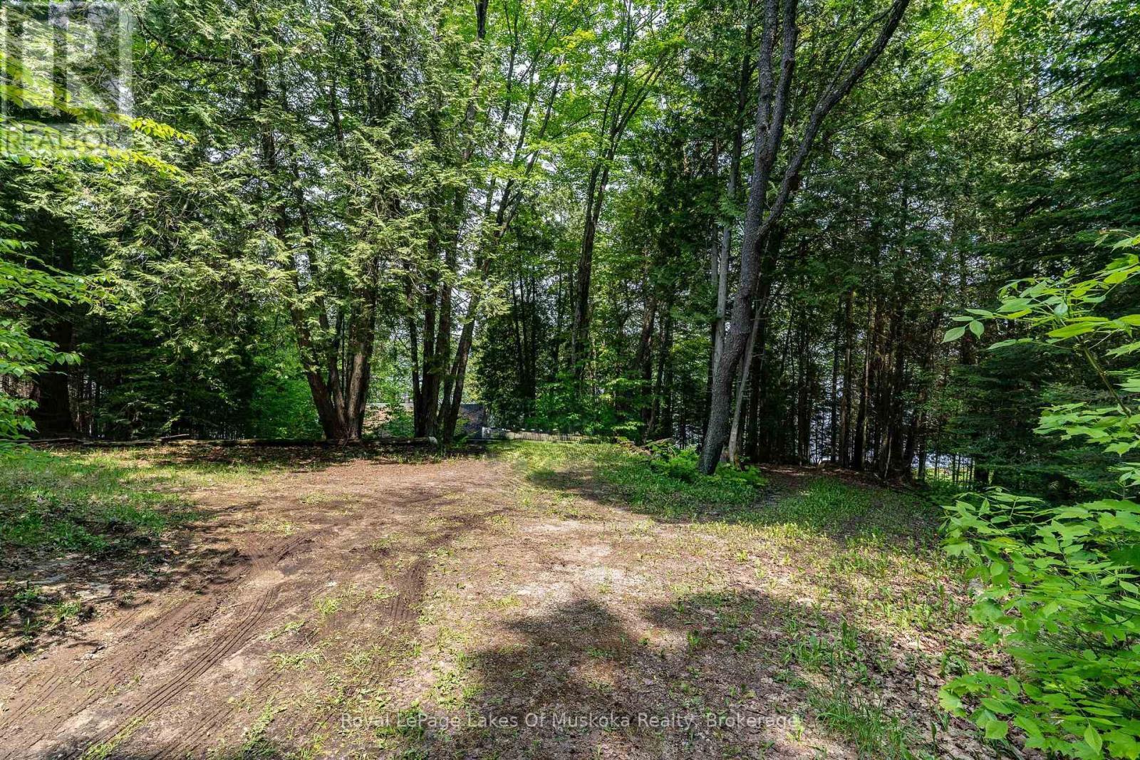 












1042 FARMER HAYS DRIVE

,
Algonquin Highlands (McClintock),




Ontario
P0A1E0

