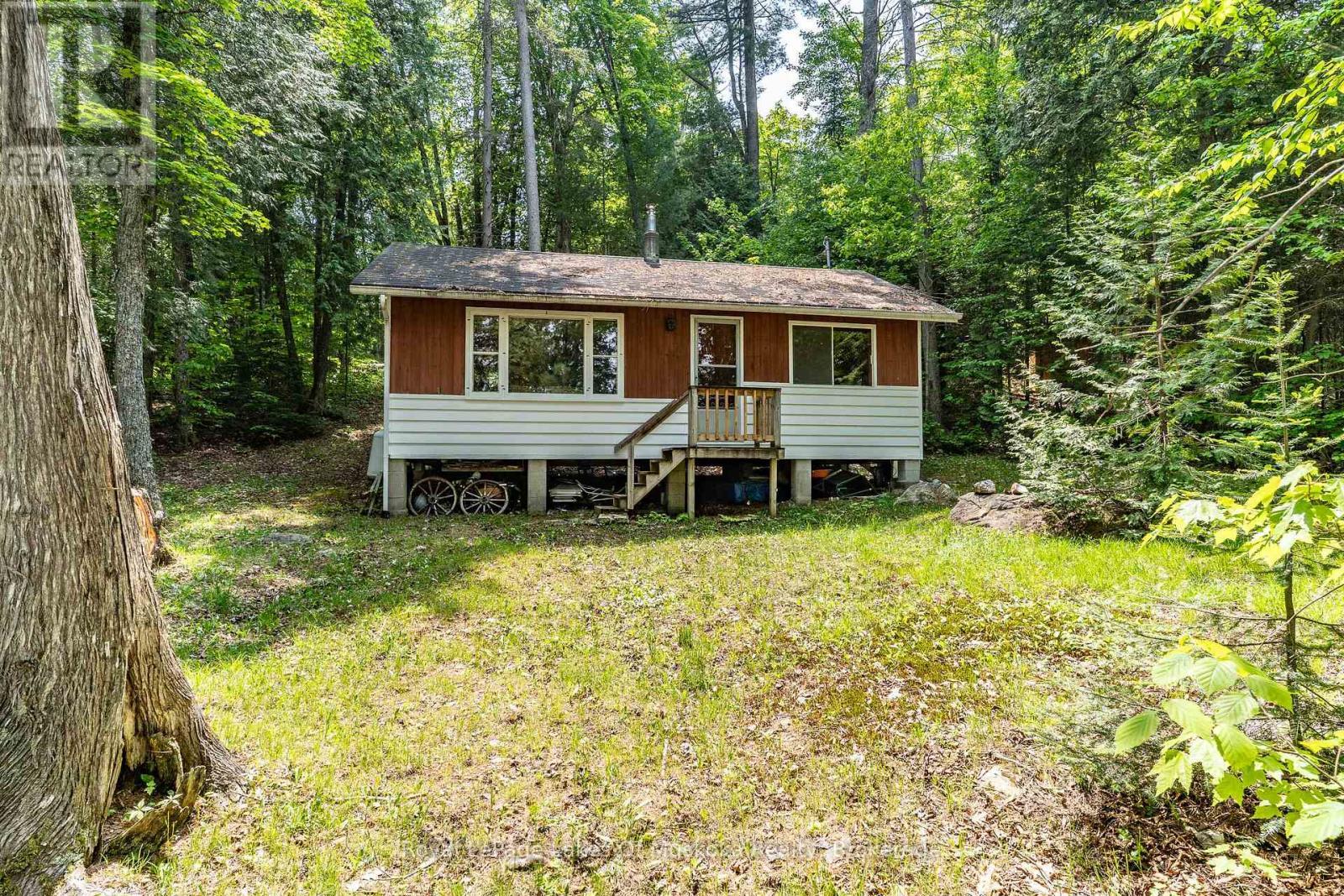 












1042 FARMER HAYS DRIVE

,
Algonquin Highlands (McClintock),




Ontario
P0A1E0

