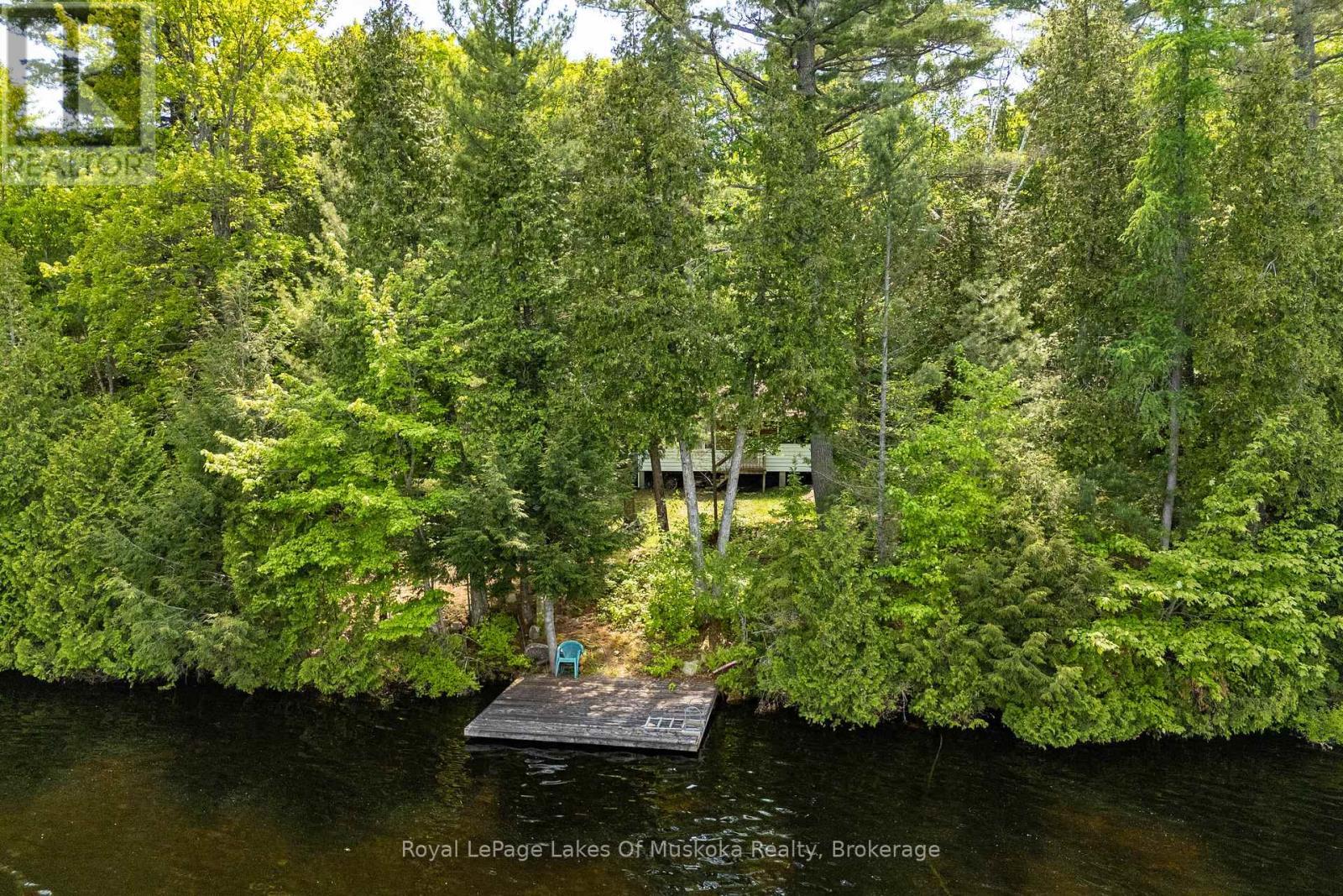 












1042 FARMER HAYS DRIVE

,
Algonquin Highlands (McClintock),




Ontario
P0A1E0

