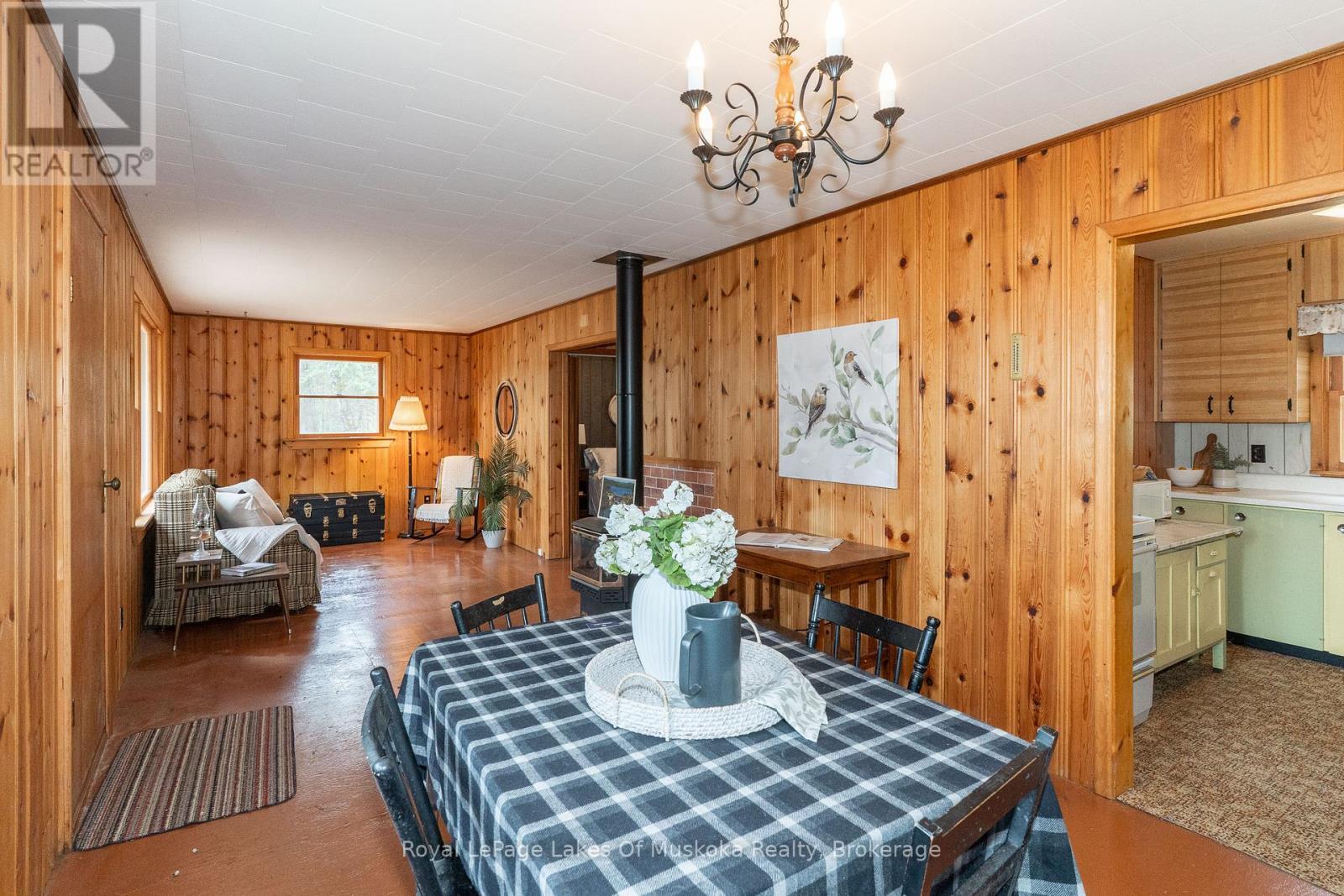 












1042 FARMER HAYS DRIVE

,
Algonquin Highlands (McClintock),




Ontario
P0A1E0

