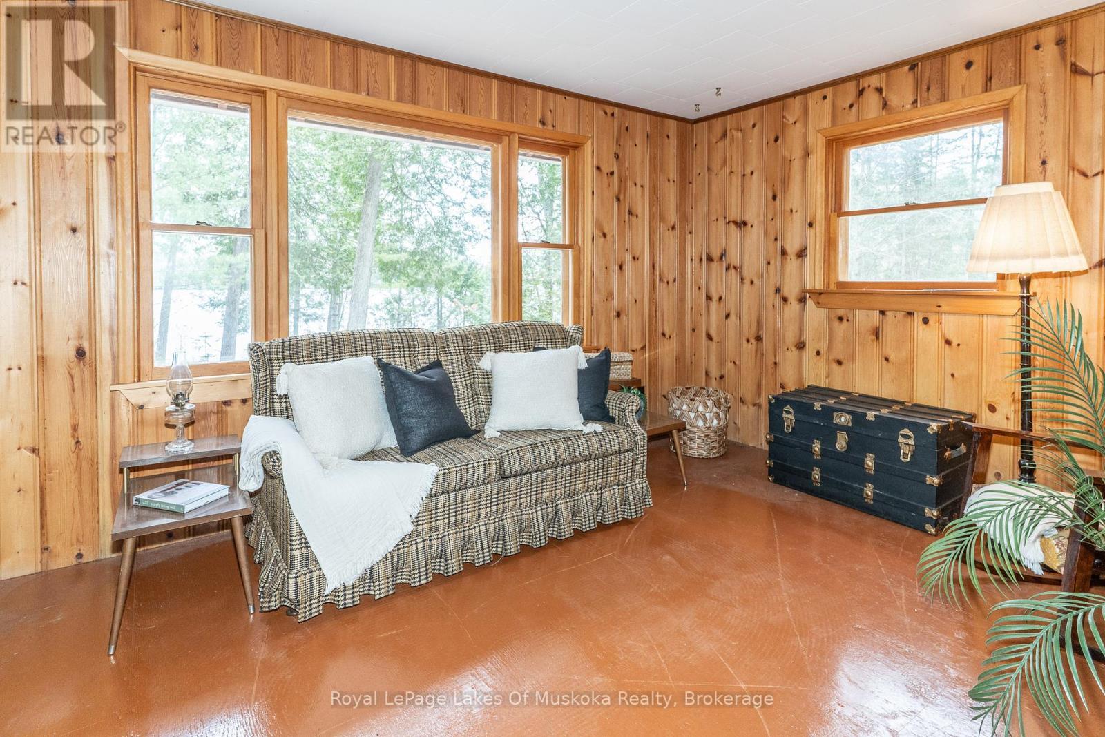 












1042 FARMER HAYS DRIVE

,
Algonquin Highlands (McClintock),




Ontario
P0A1E0

