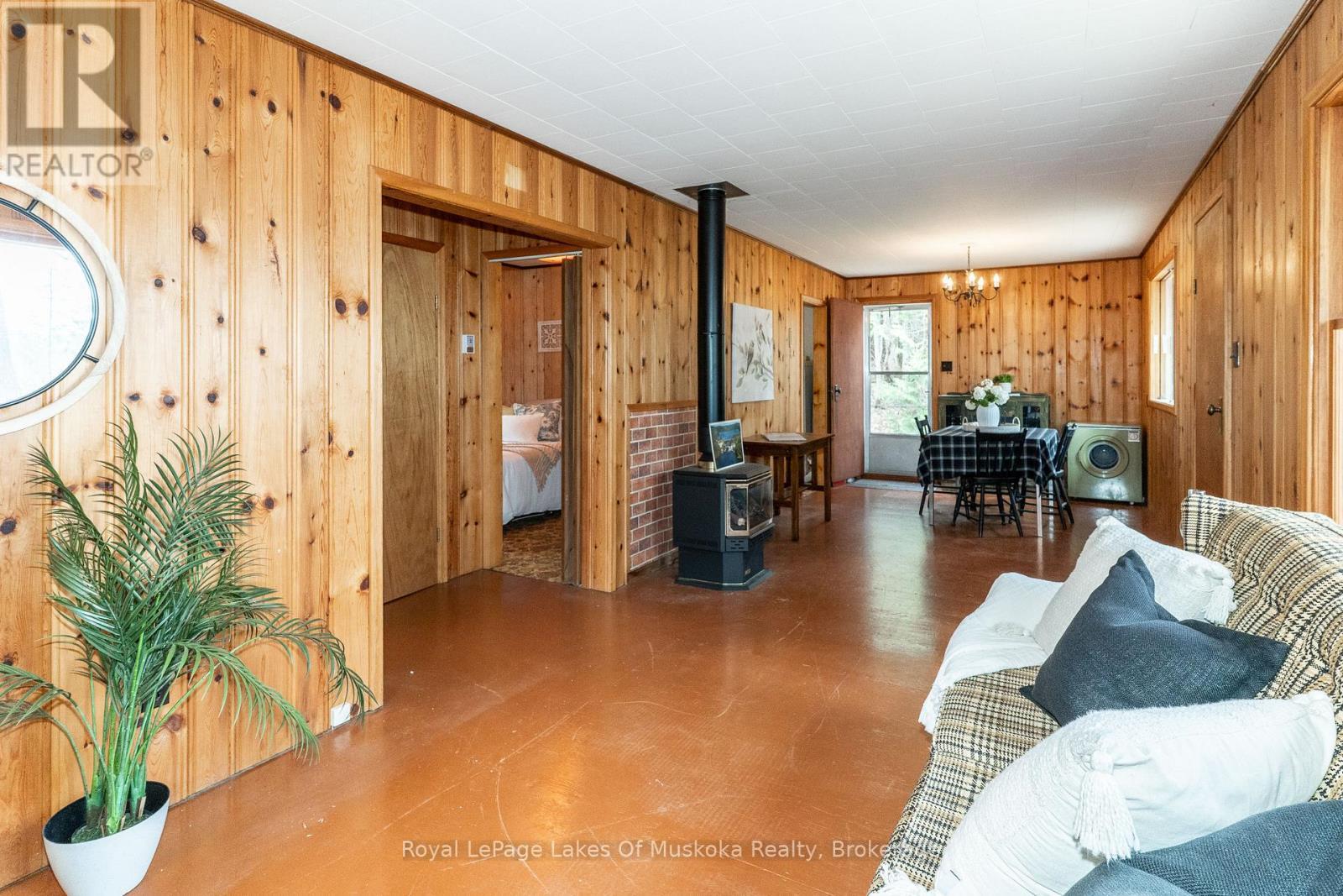 












1042 FARMER HAYS DRIVE

,
Algonquin Highlands (McClintock),




Ontario
P0A1E0

