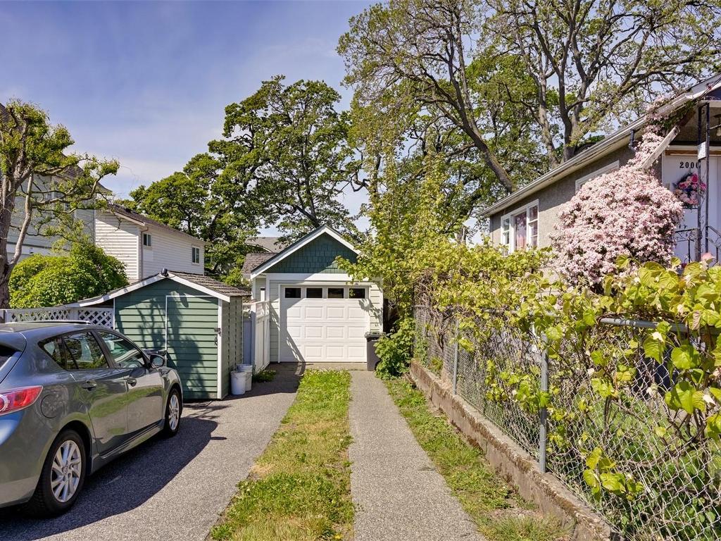 









1168


Caledonia

Ave,
Victoria,




BC
V8T 1G1

